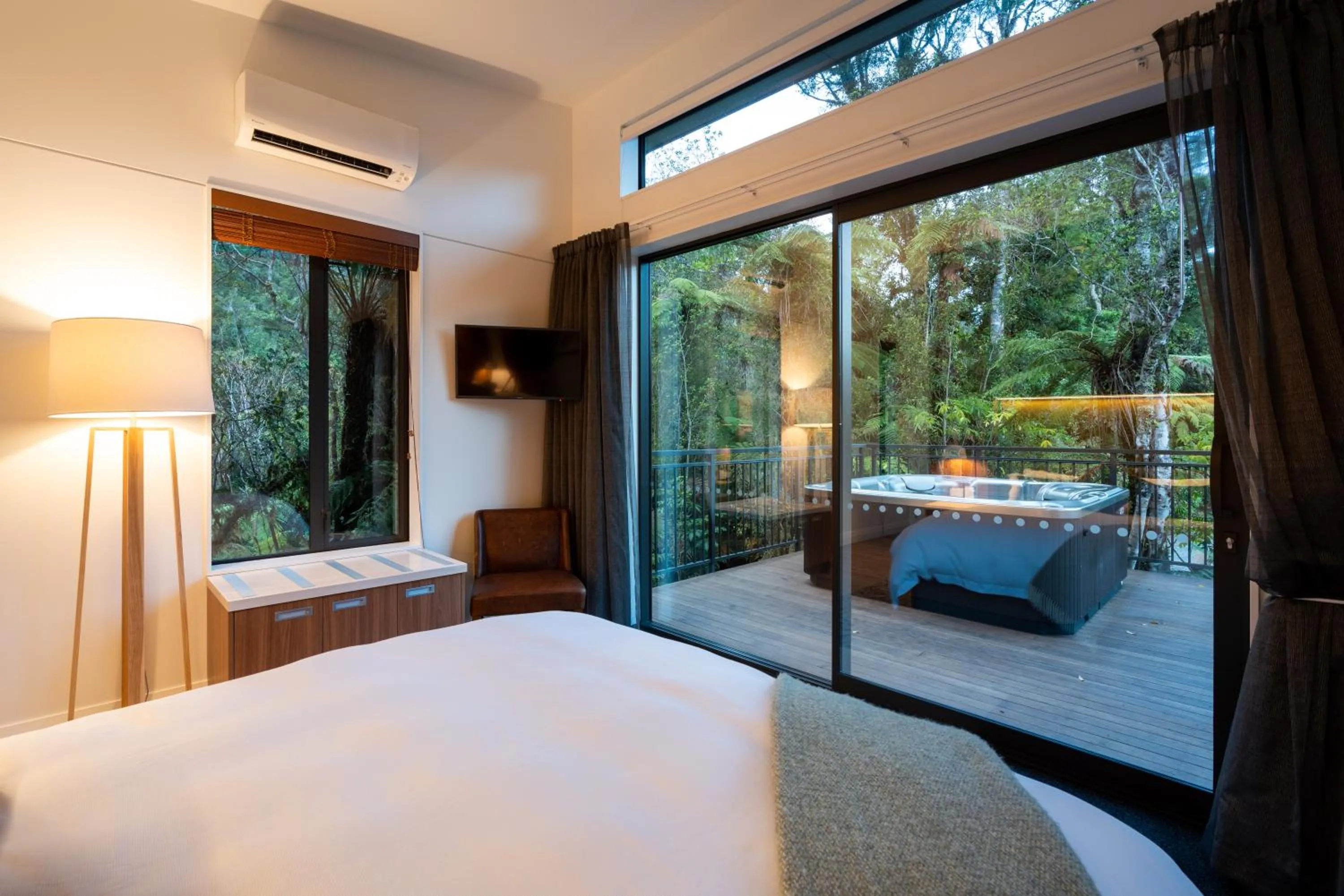 Bed in Rainforest Deluxe