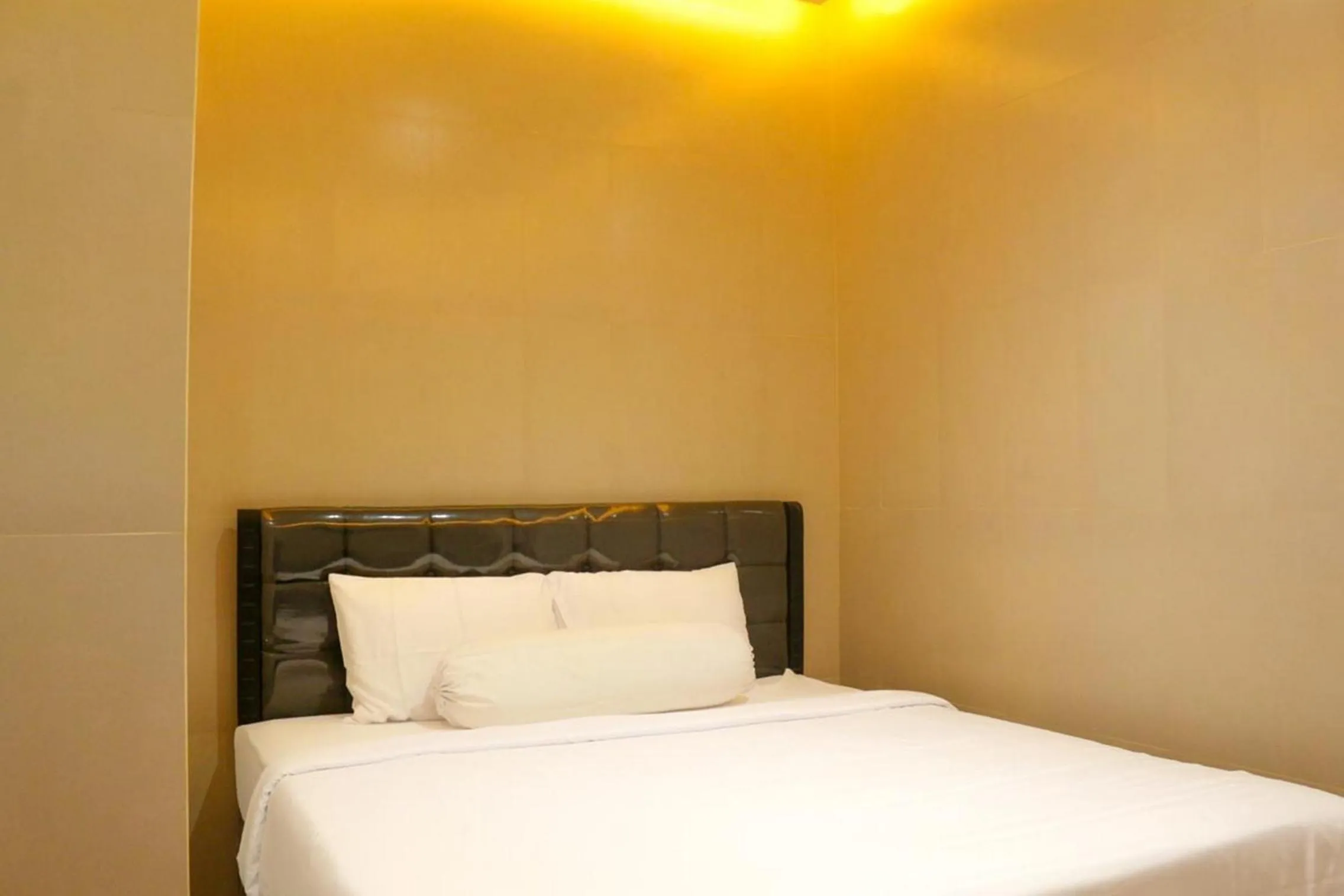 Bathroom, Bed in HP Residence Mitra RedDoorz near Alun Alun Kediri