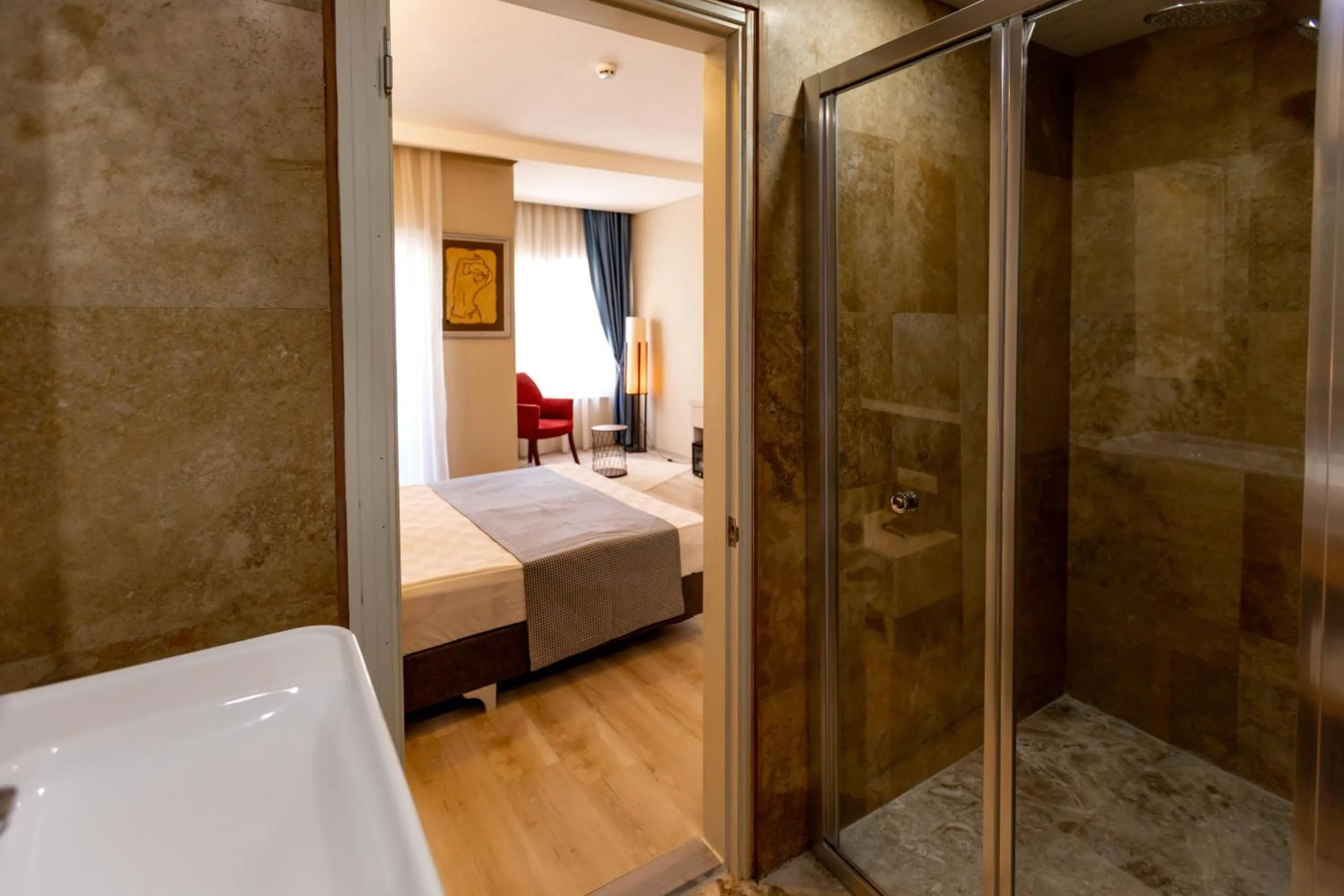 Bathroom, Bed in Der Inn Hotel Konyaaltı