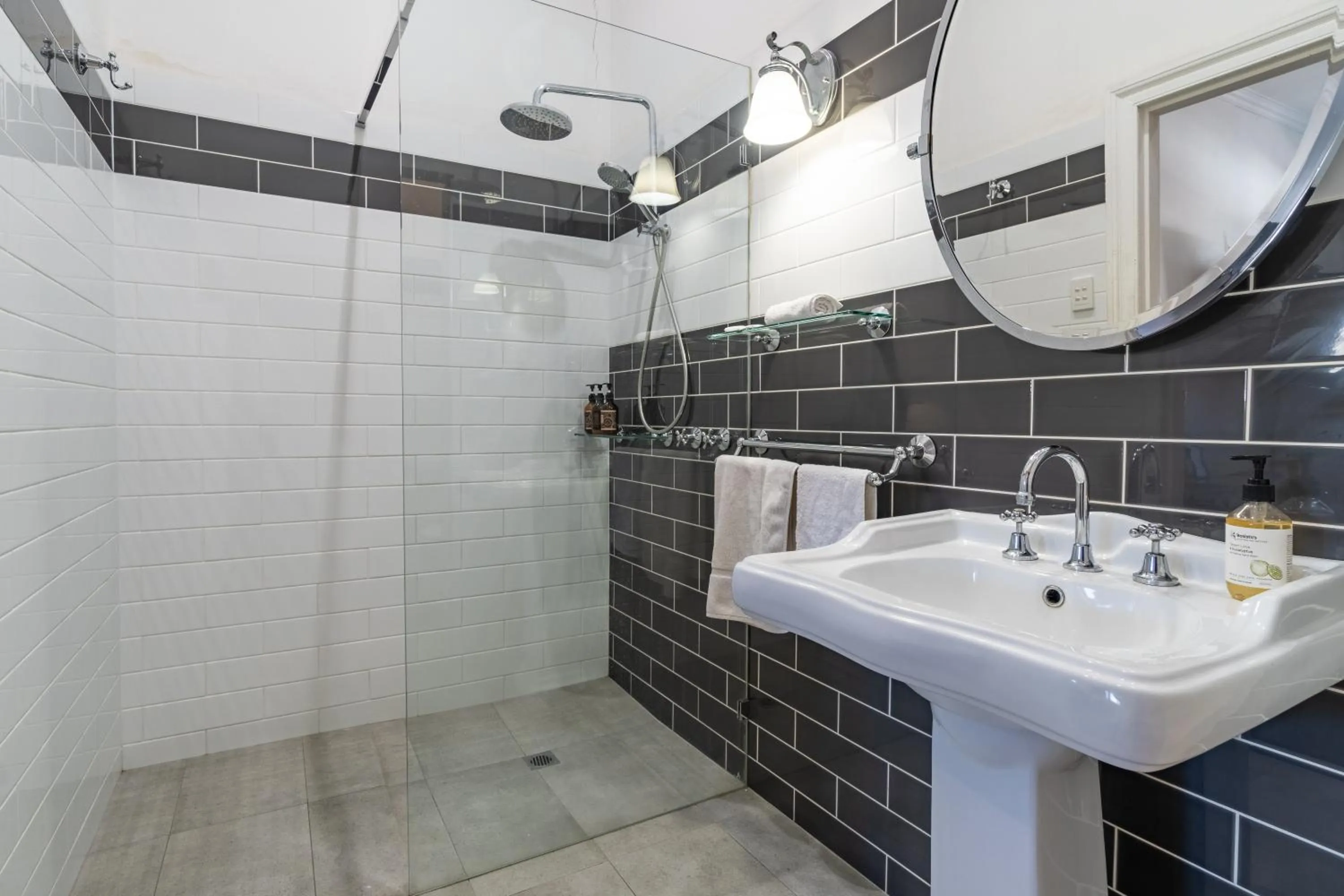 Shower in Victoria Hotel Toodyay