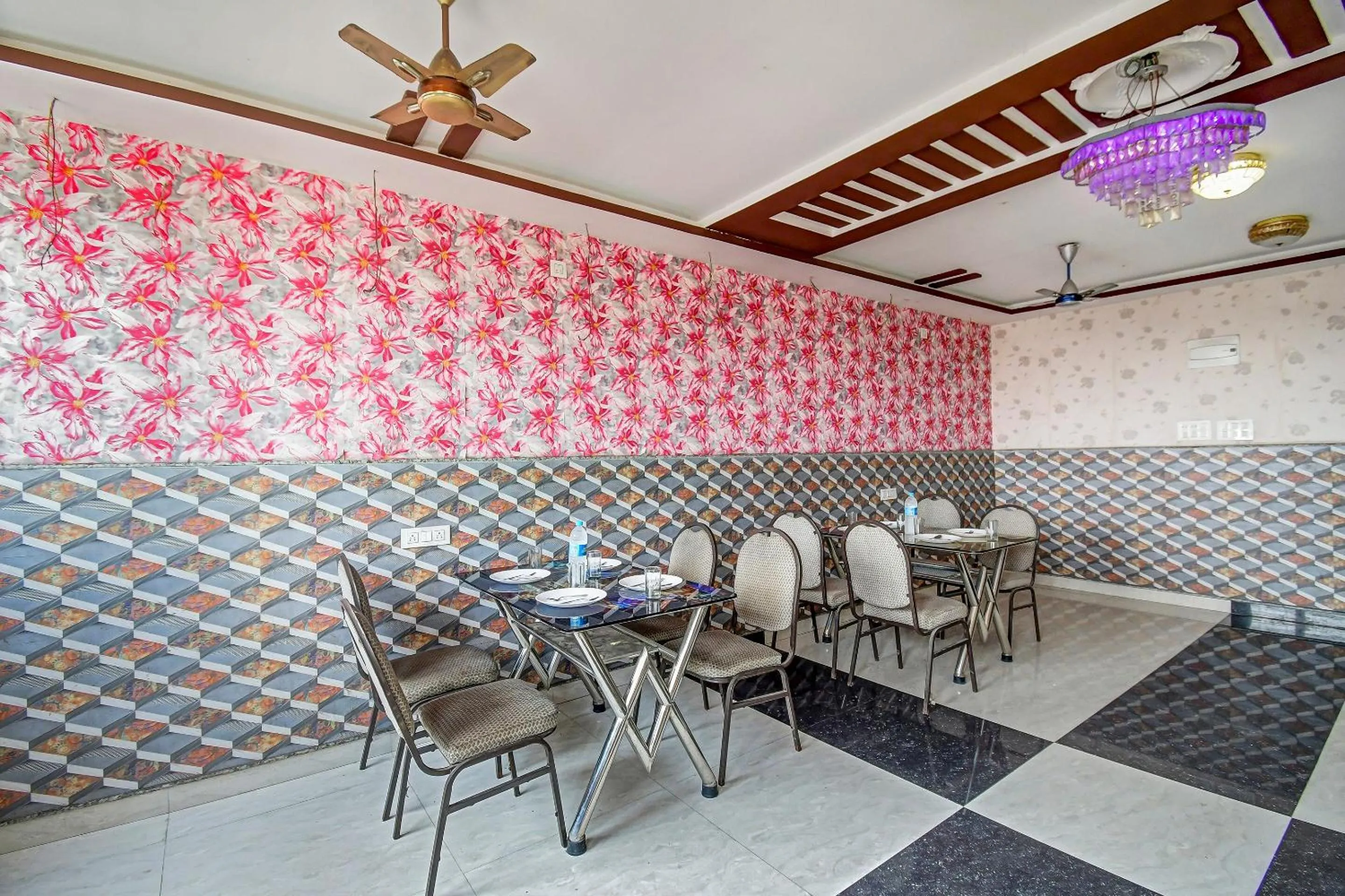 Restaurant/places to eat in Collection O Paradise Near Chinar Park