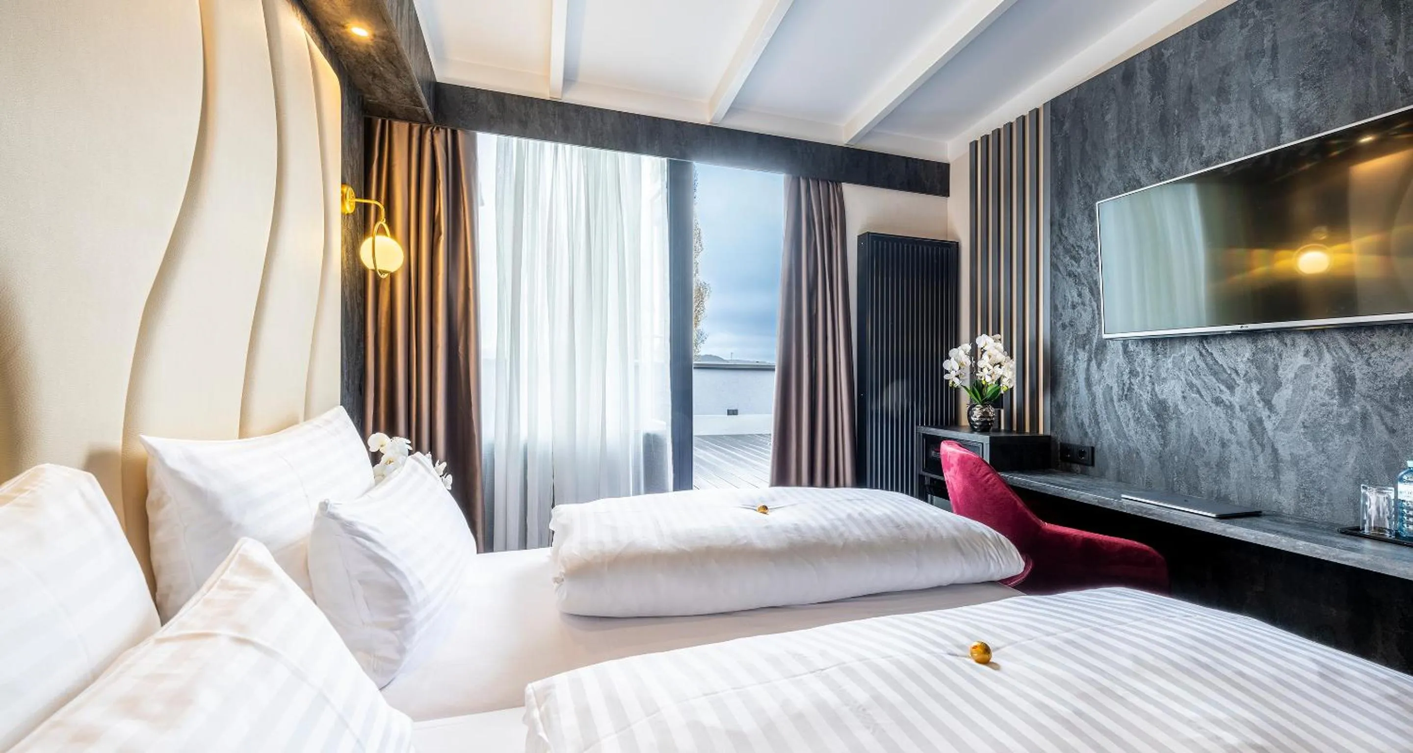 TV and multimedia, Bed in PLAZA INN Salzburg City