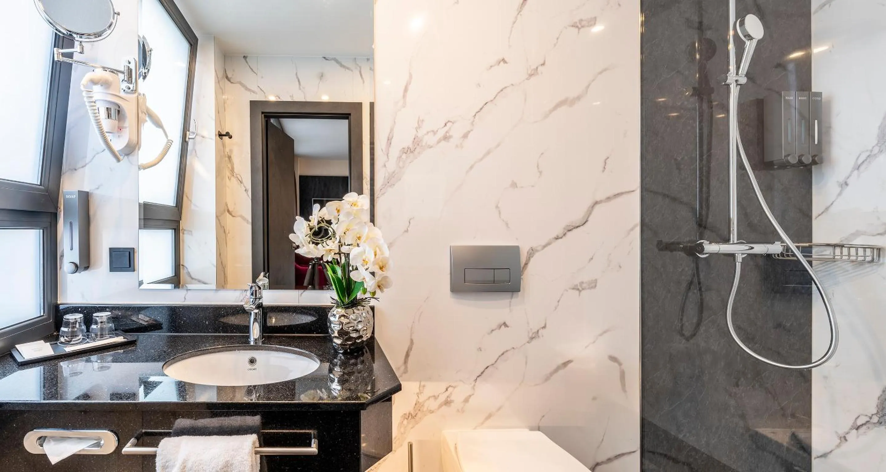 Shower in PLAZA INN Salzburg City