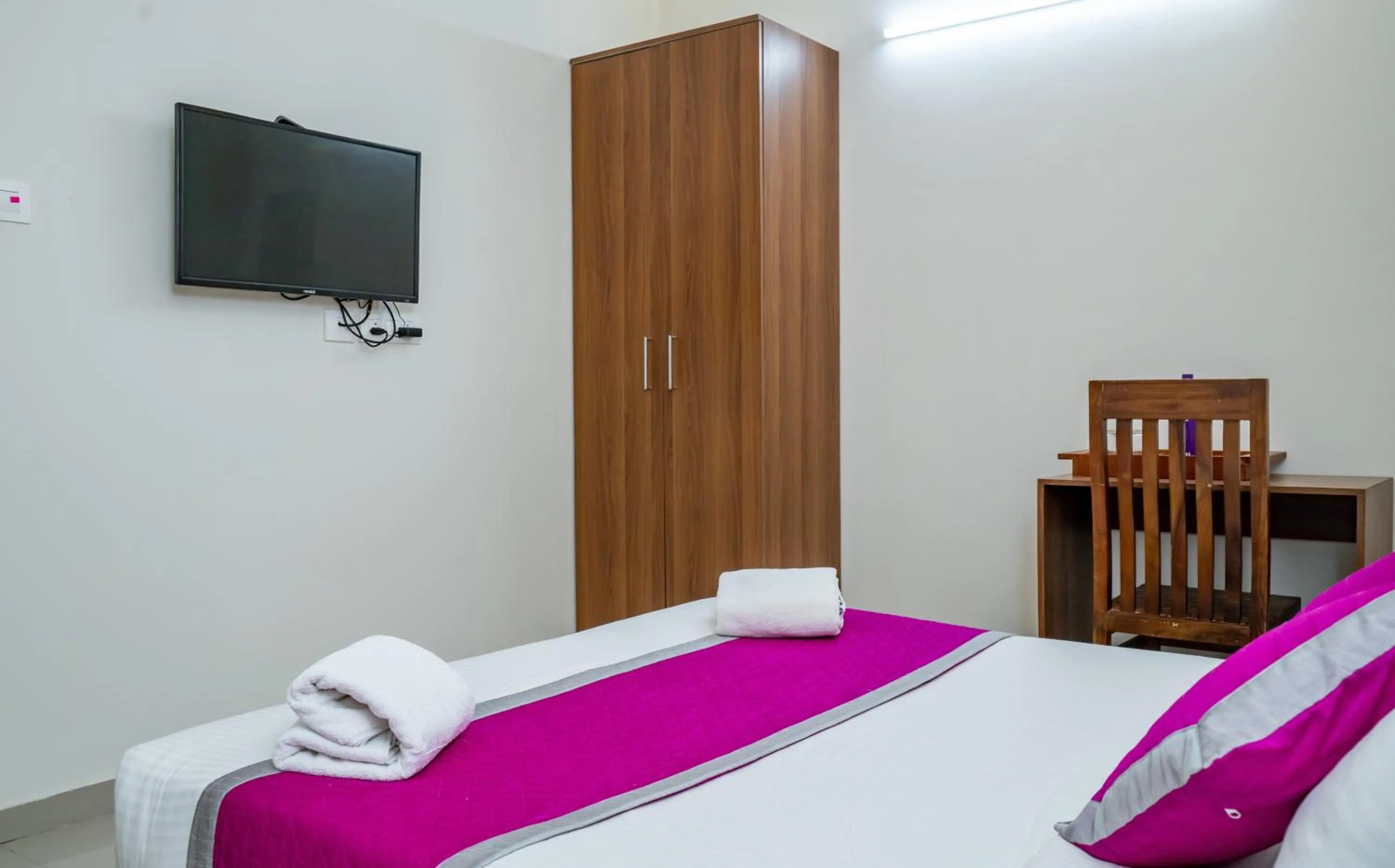 TV and multimedia, Bed in Nexstay Treats Inn