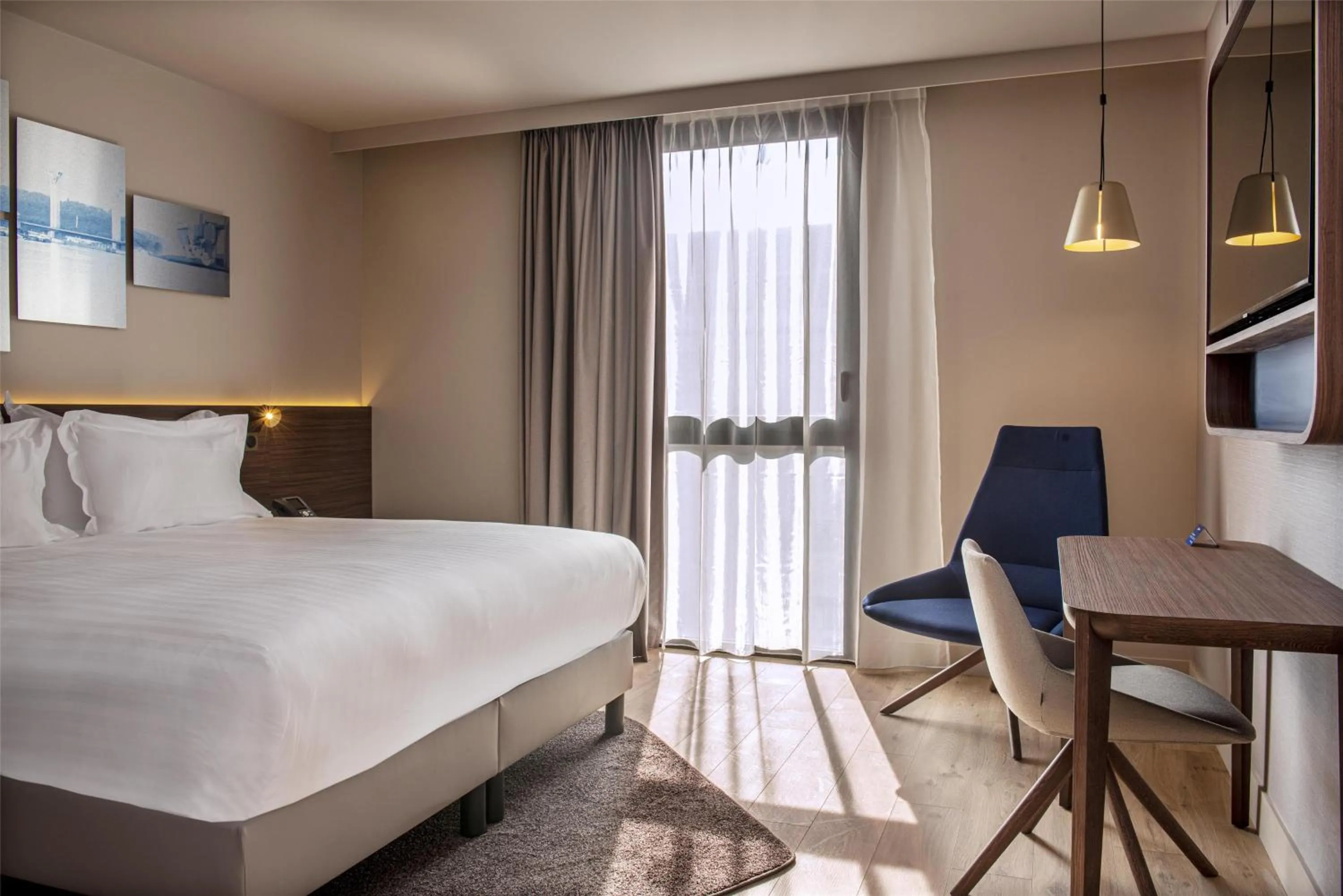 Bedroom, Bed in Radisson Blu Hotel, Rouen Centre