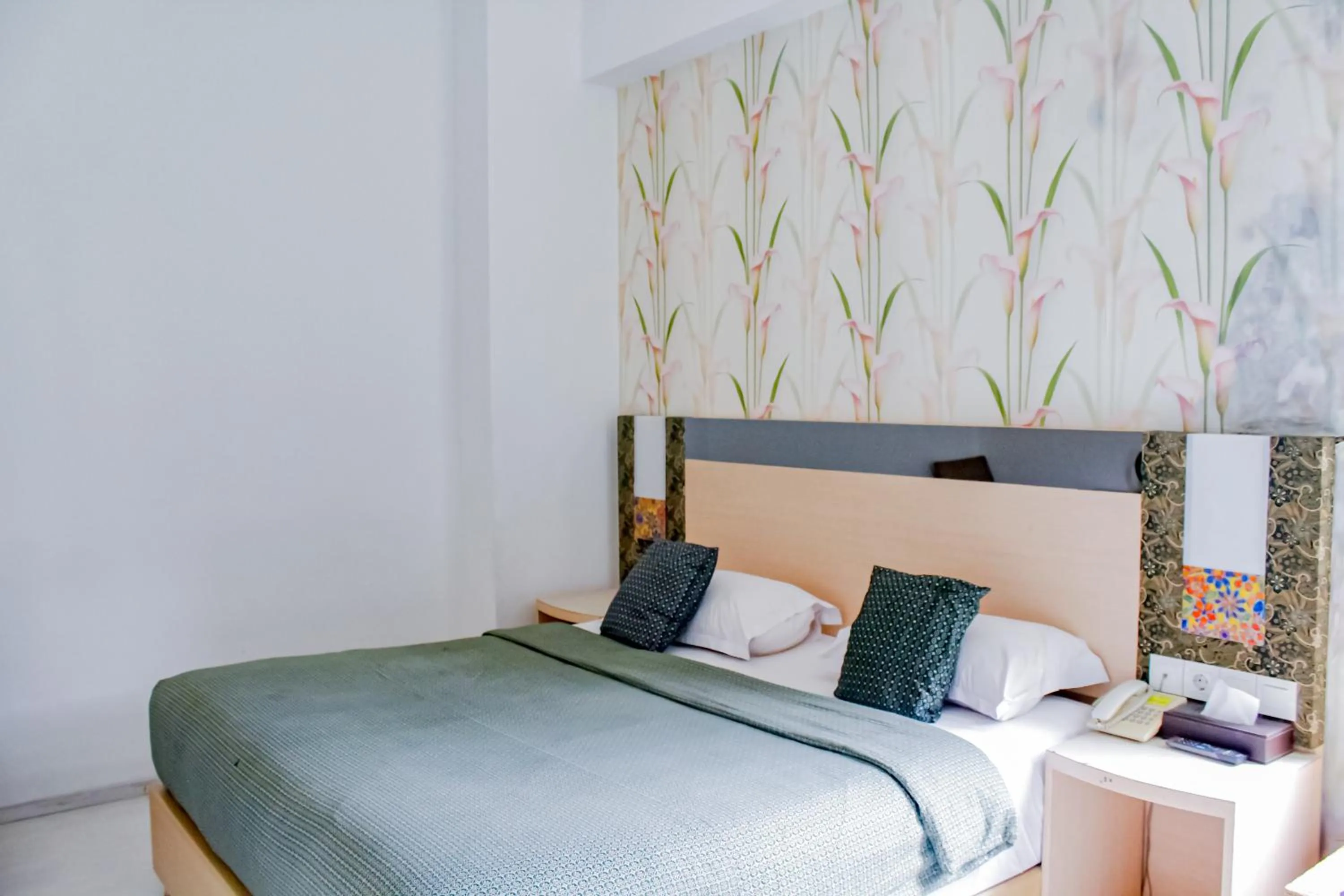 Bed in Hotel Dewarna Sutoyo Malang