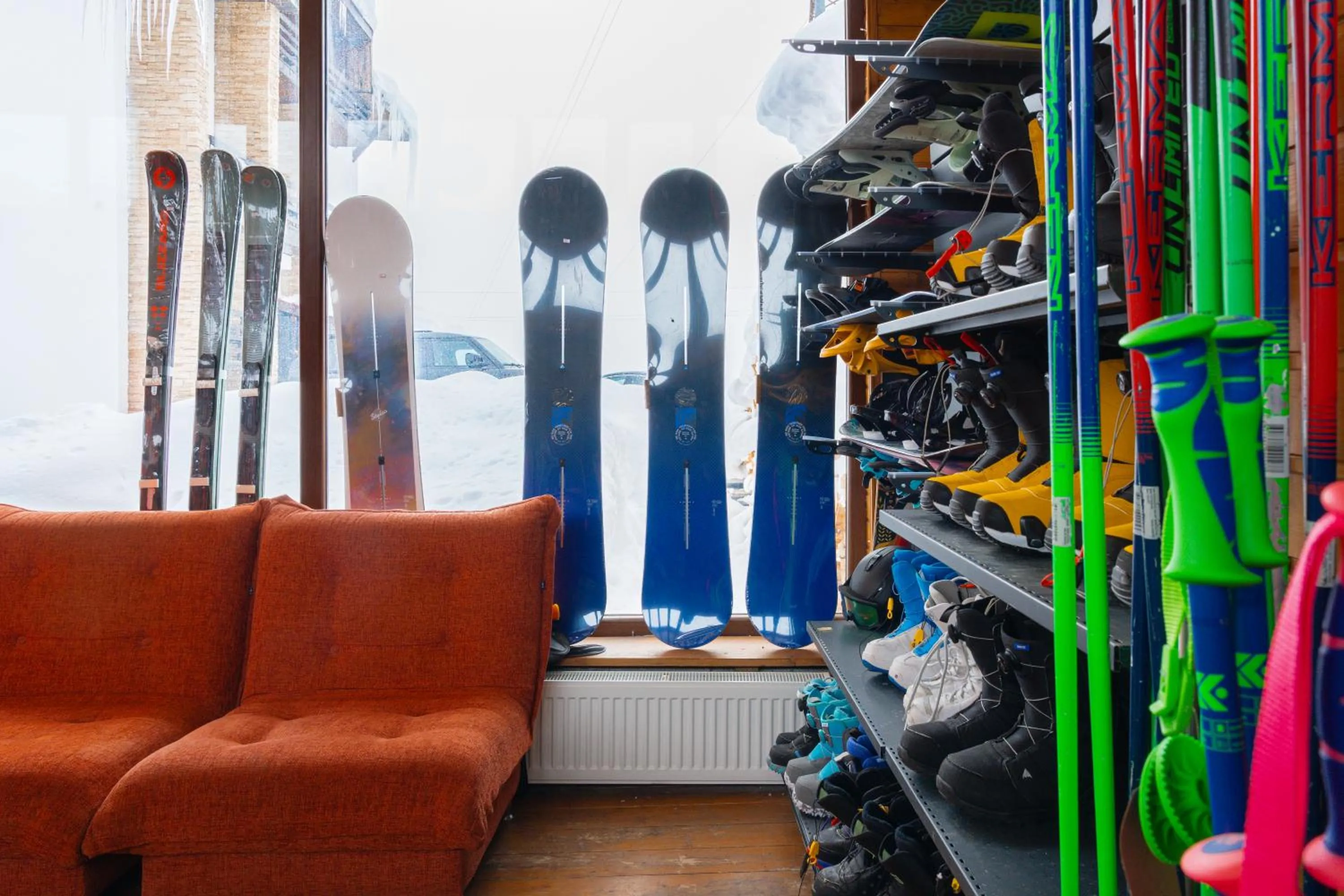 Skiing in Hotel GoodAura