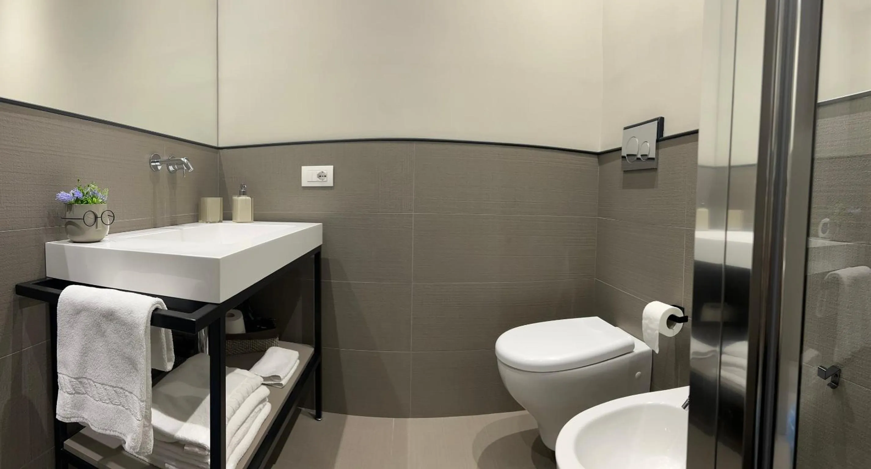 Bathroom in Garibaldi House - B&B Luxury