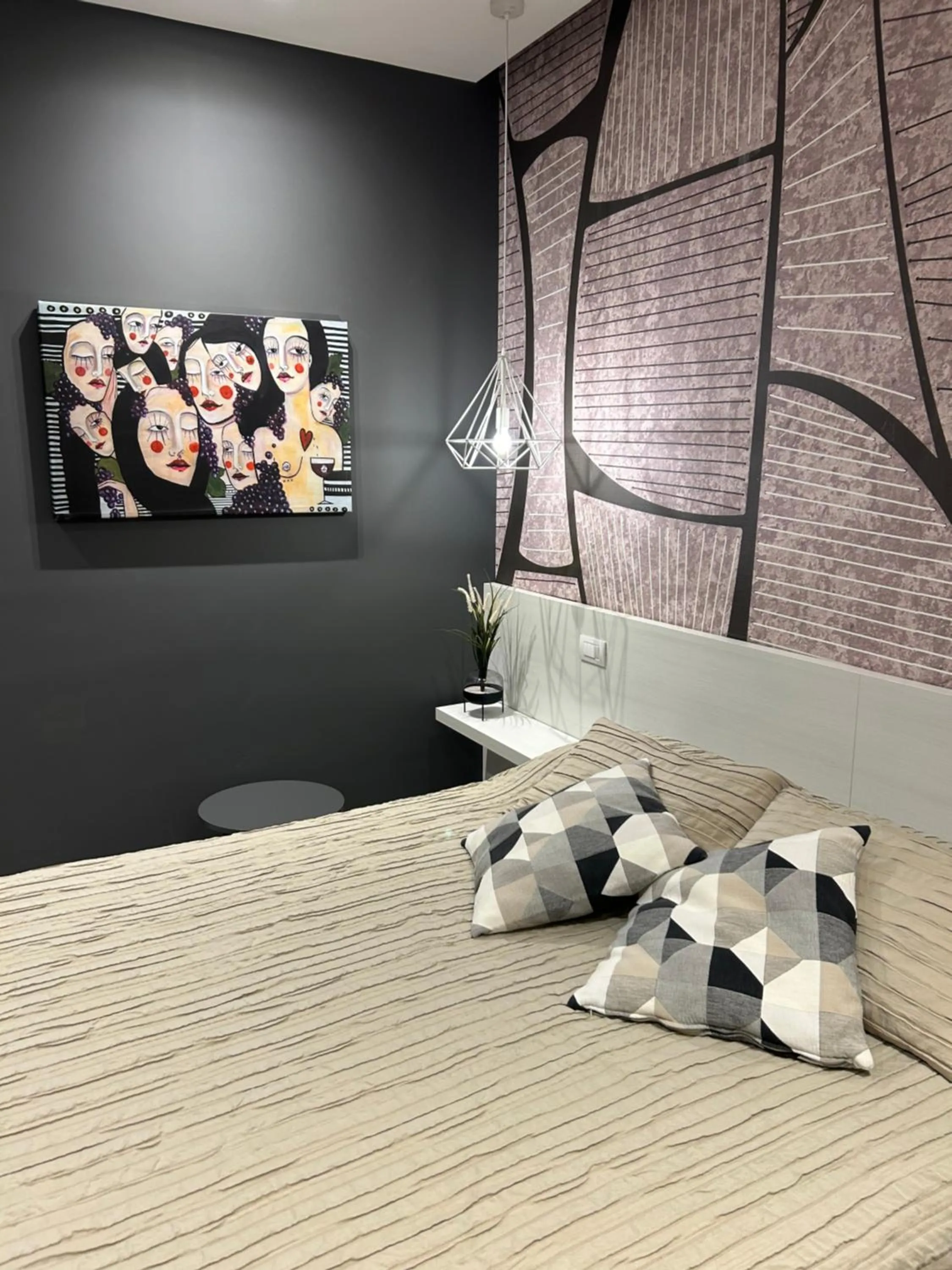 Bed in Garibaldi House - B&B Luxury