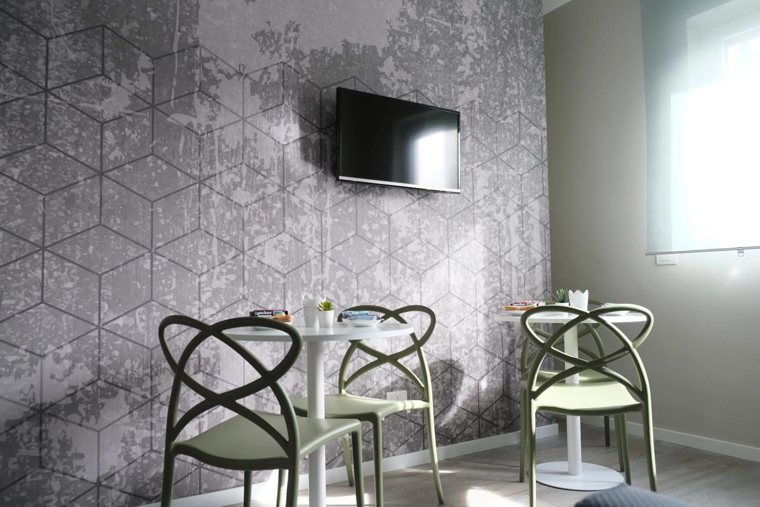 Breakfast, TV/Entertainment Center in Garibaldi House - B&B Luxury