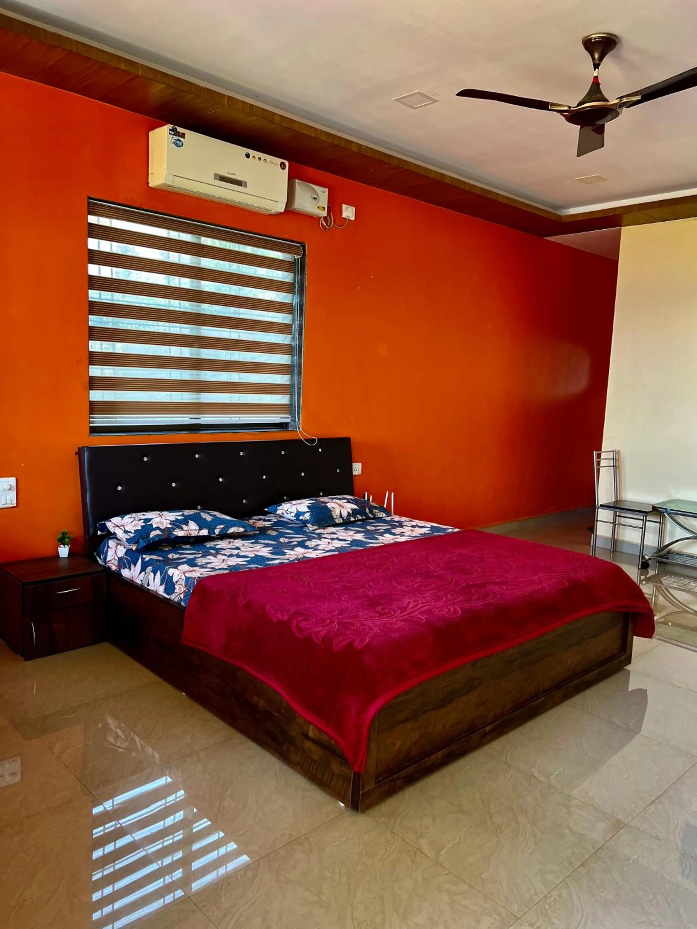 Photo of the whole room, Bed in Heavens Edge Resort