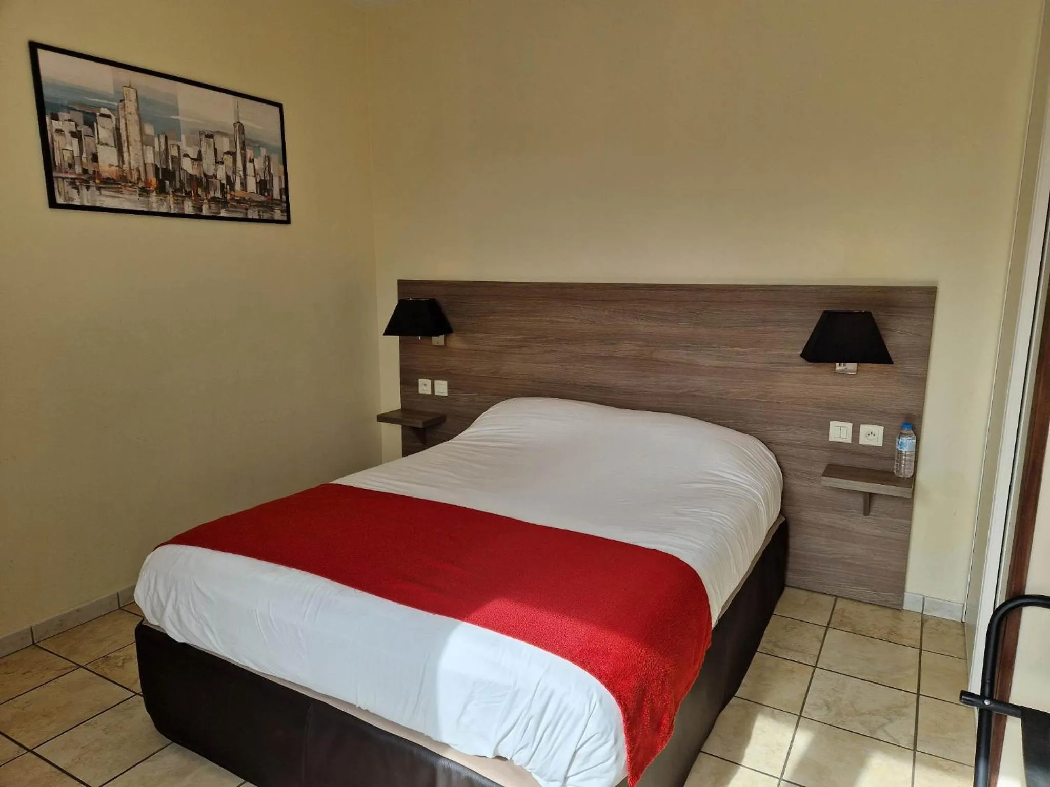 Bed in Hôtel Restaurant Logis Le Relais du Vivarais