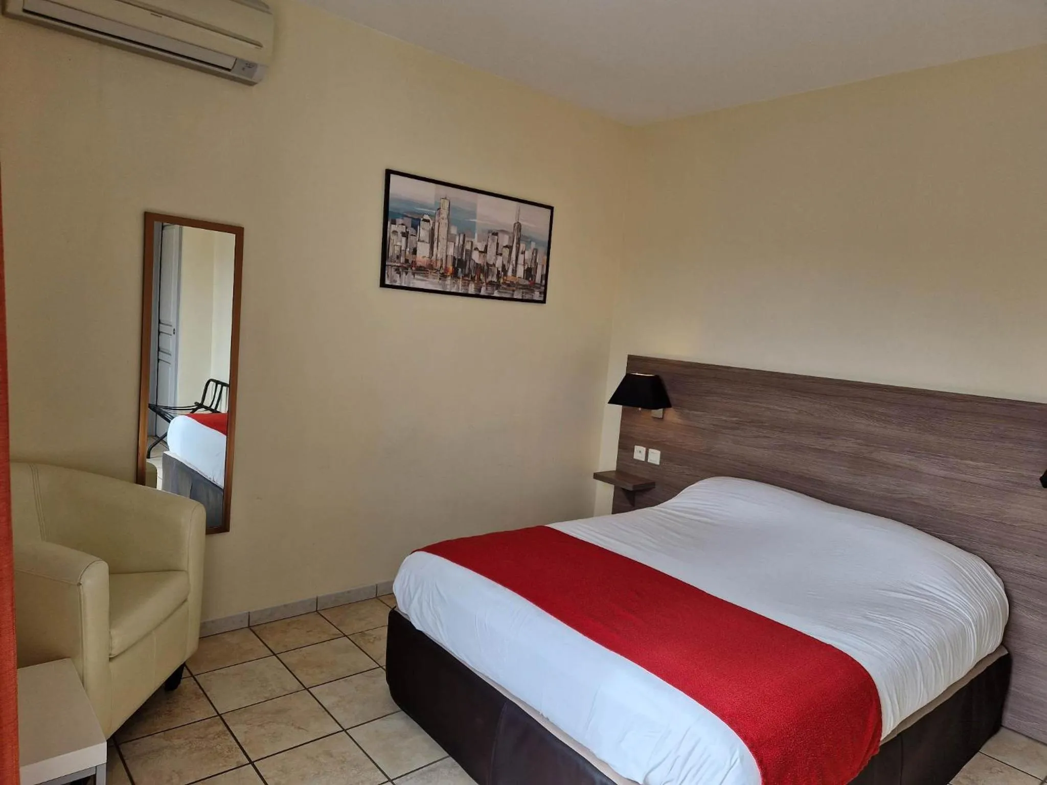 Bed in Hôtel Restaurant Logis Le Relais du Vivarais