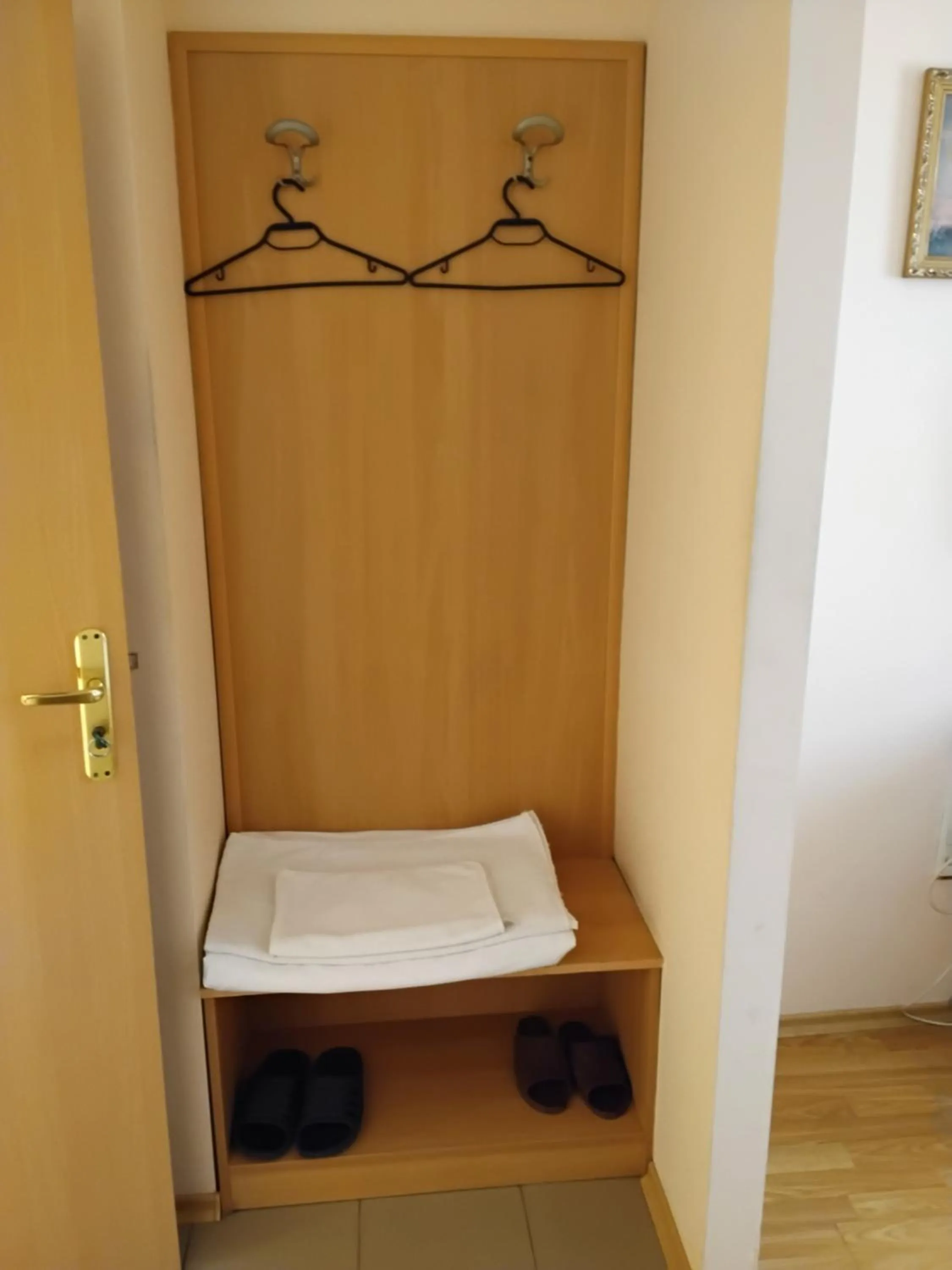 Photo of the whole room in Hotel Mehdjarel