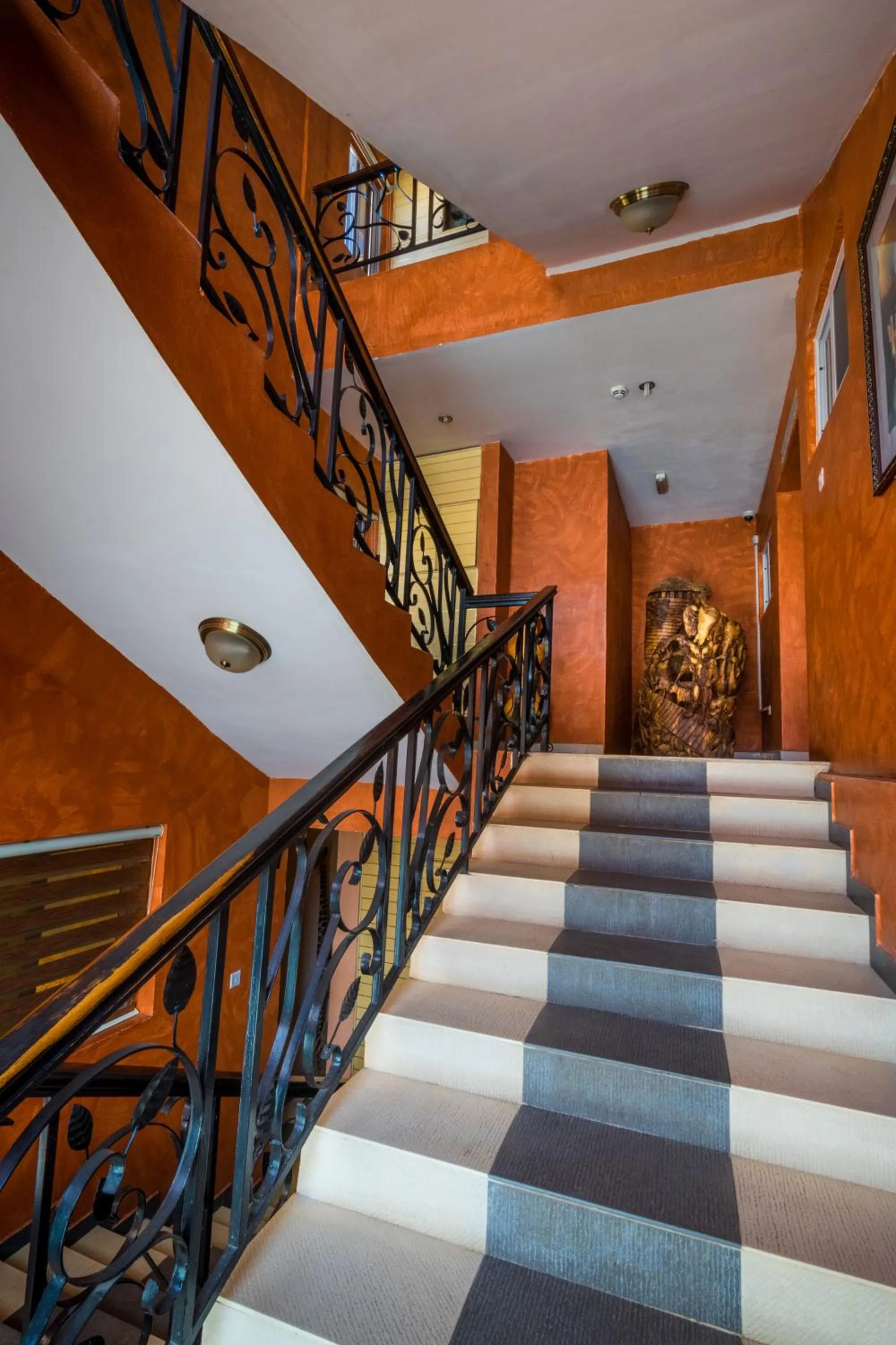 Restaurant/places to eat in Midindi Hotel