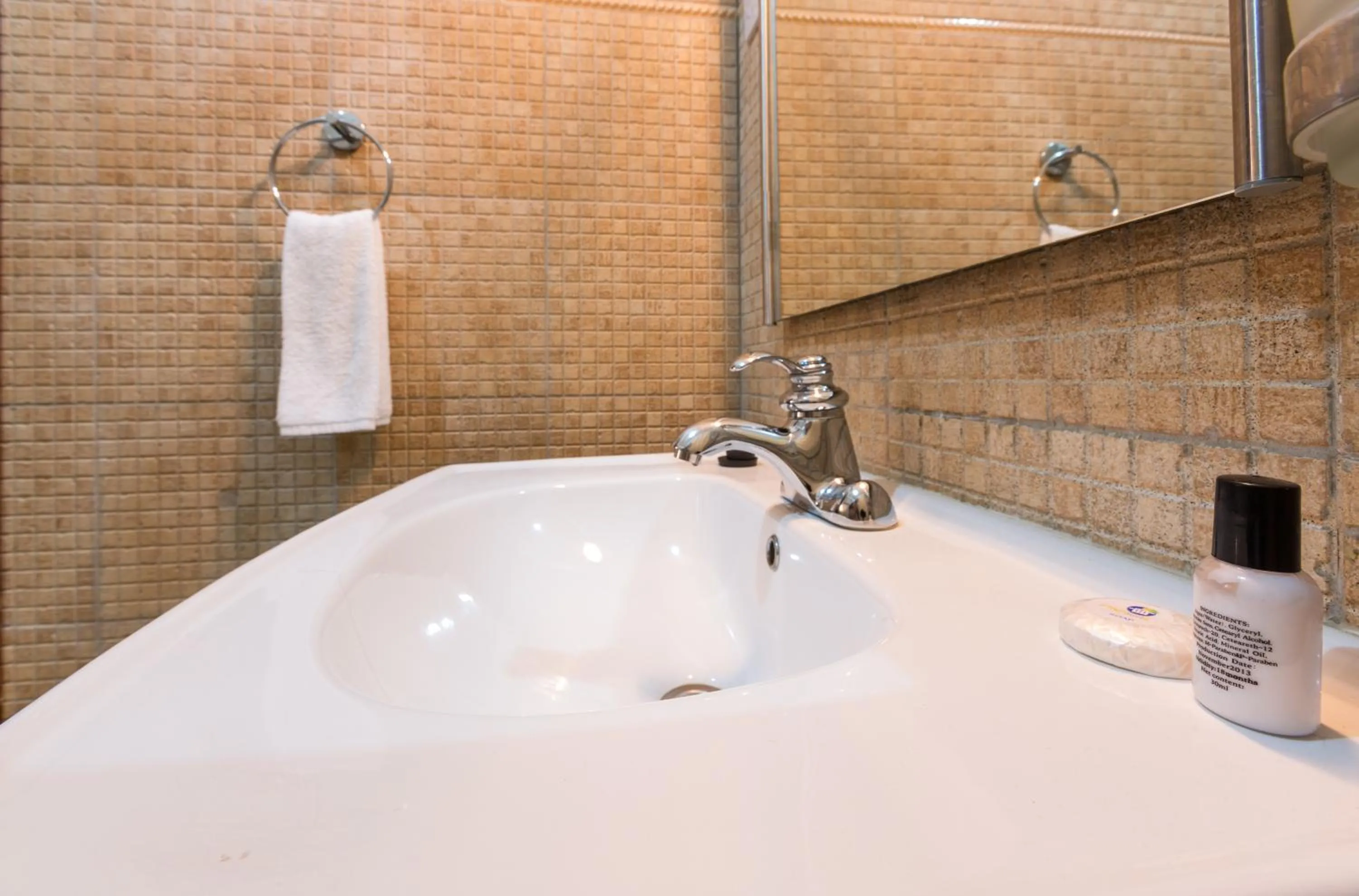 Toilet in Midindi Hotel