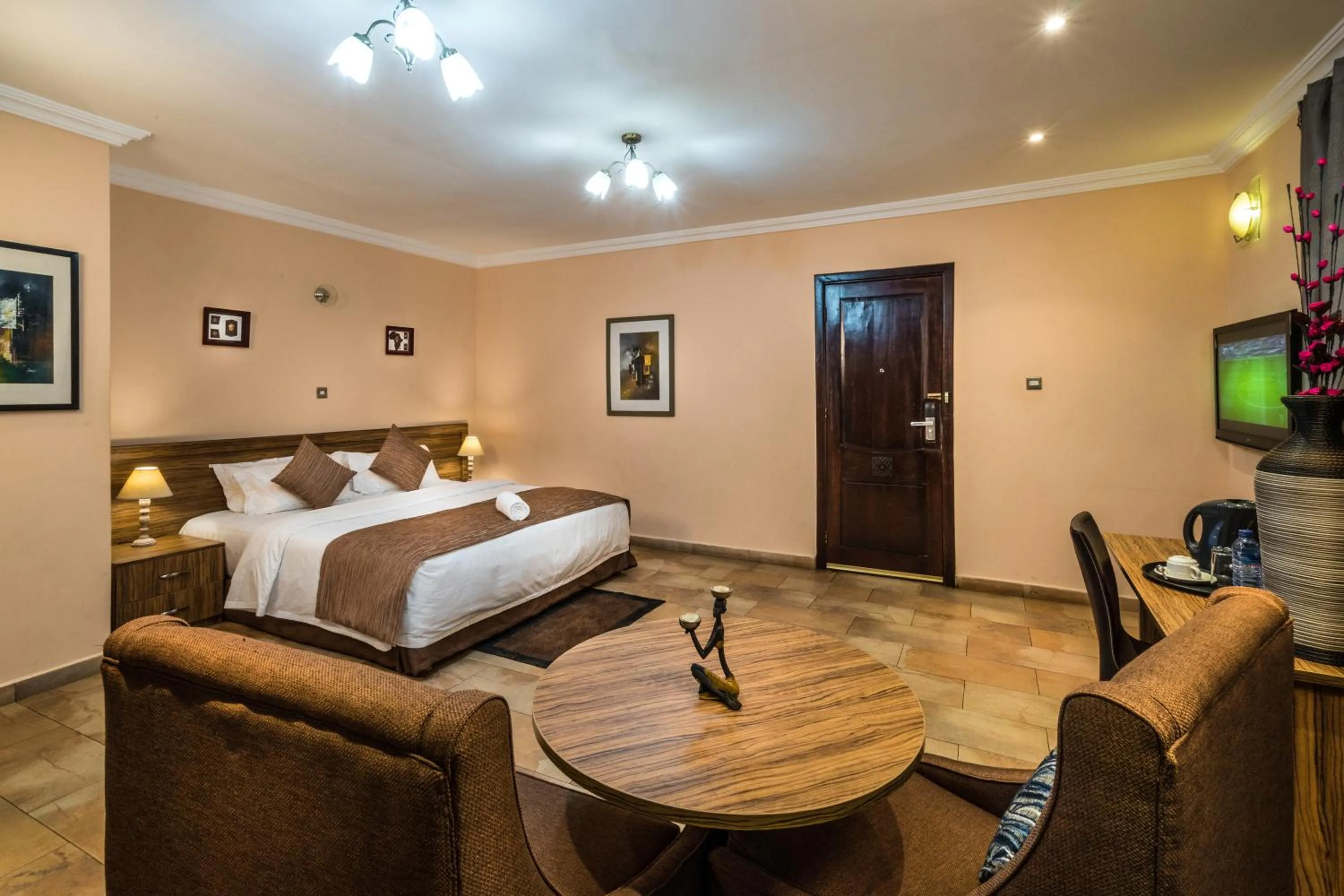 Photo of the whole room, Bed in Midindi Hotel