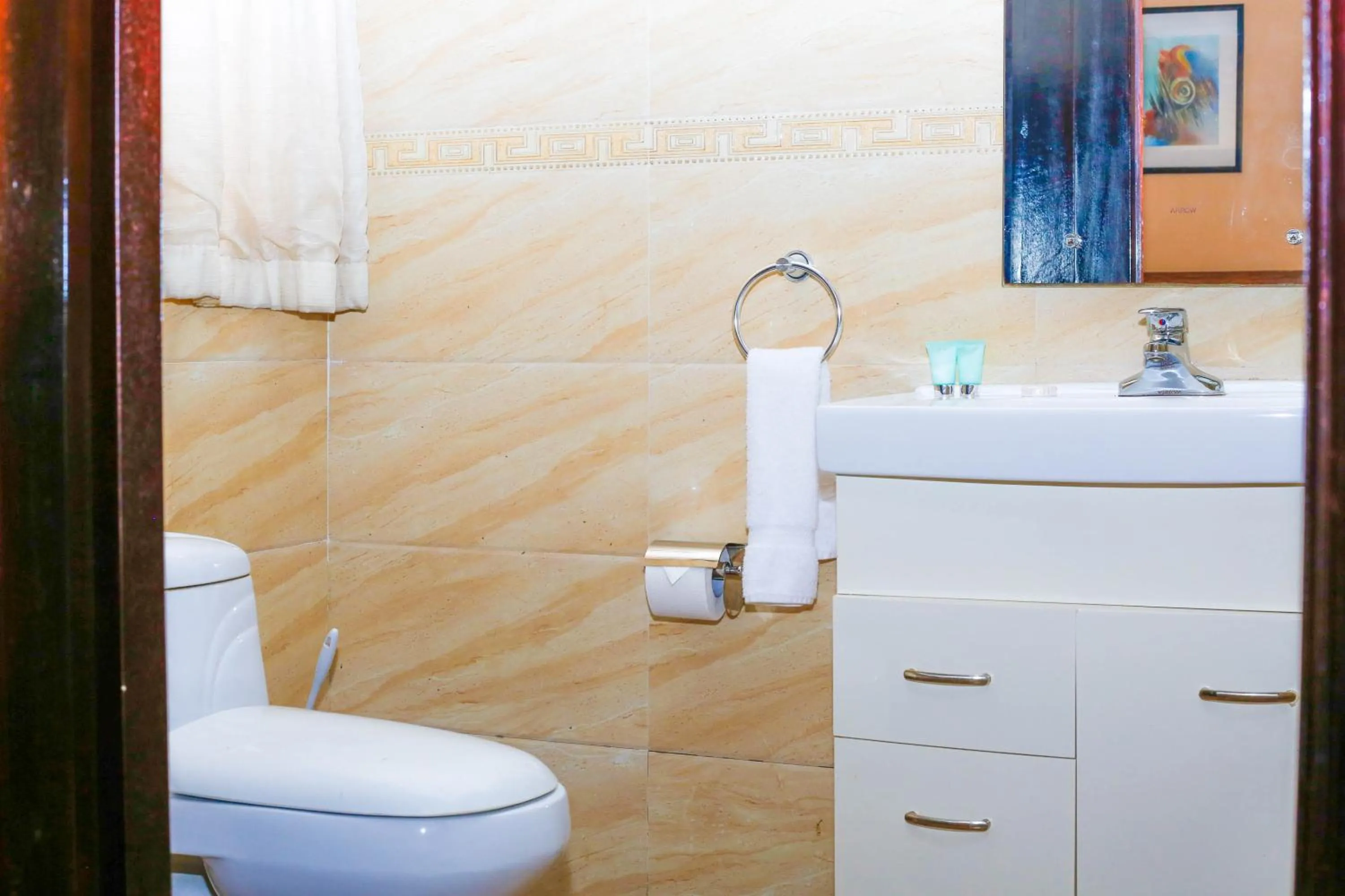 Bathroom in Midindi Hotel