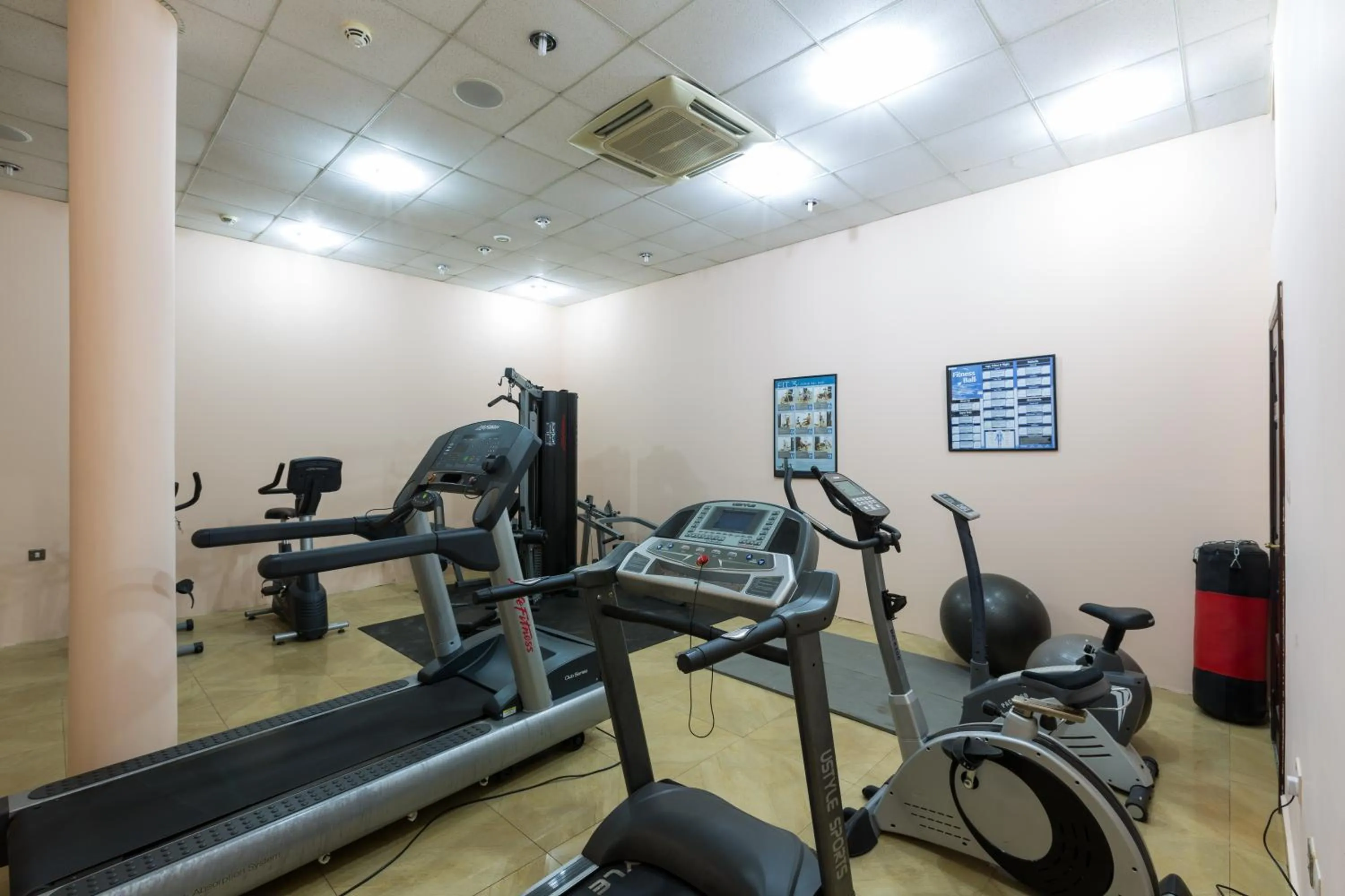 Fitness centre/facilities in Midindi Hotel