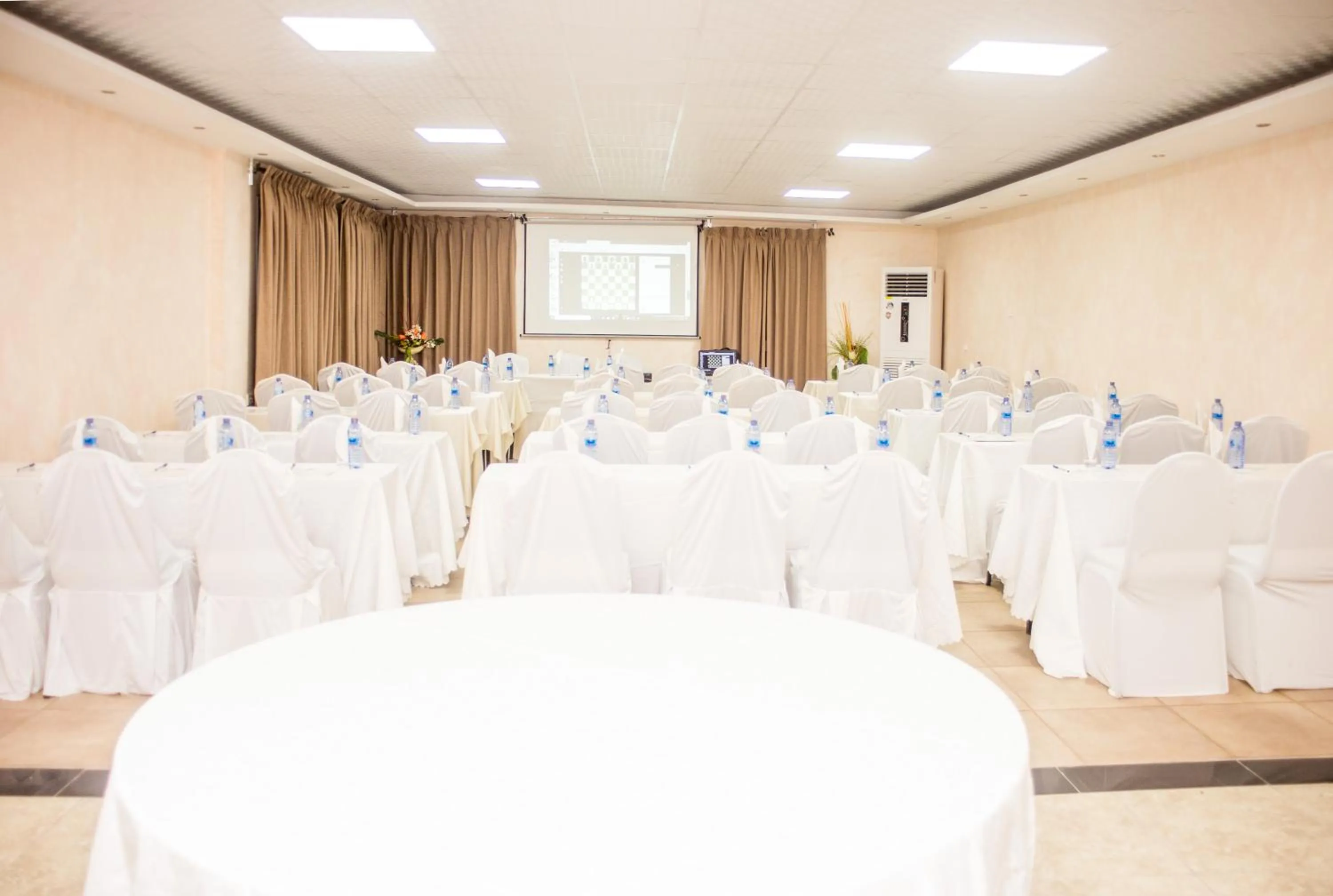 Meeting/conference room in Midindi Hotel