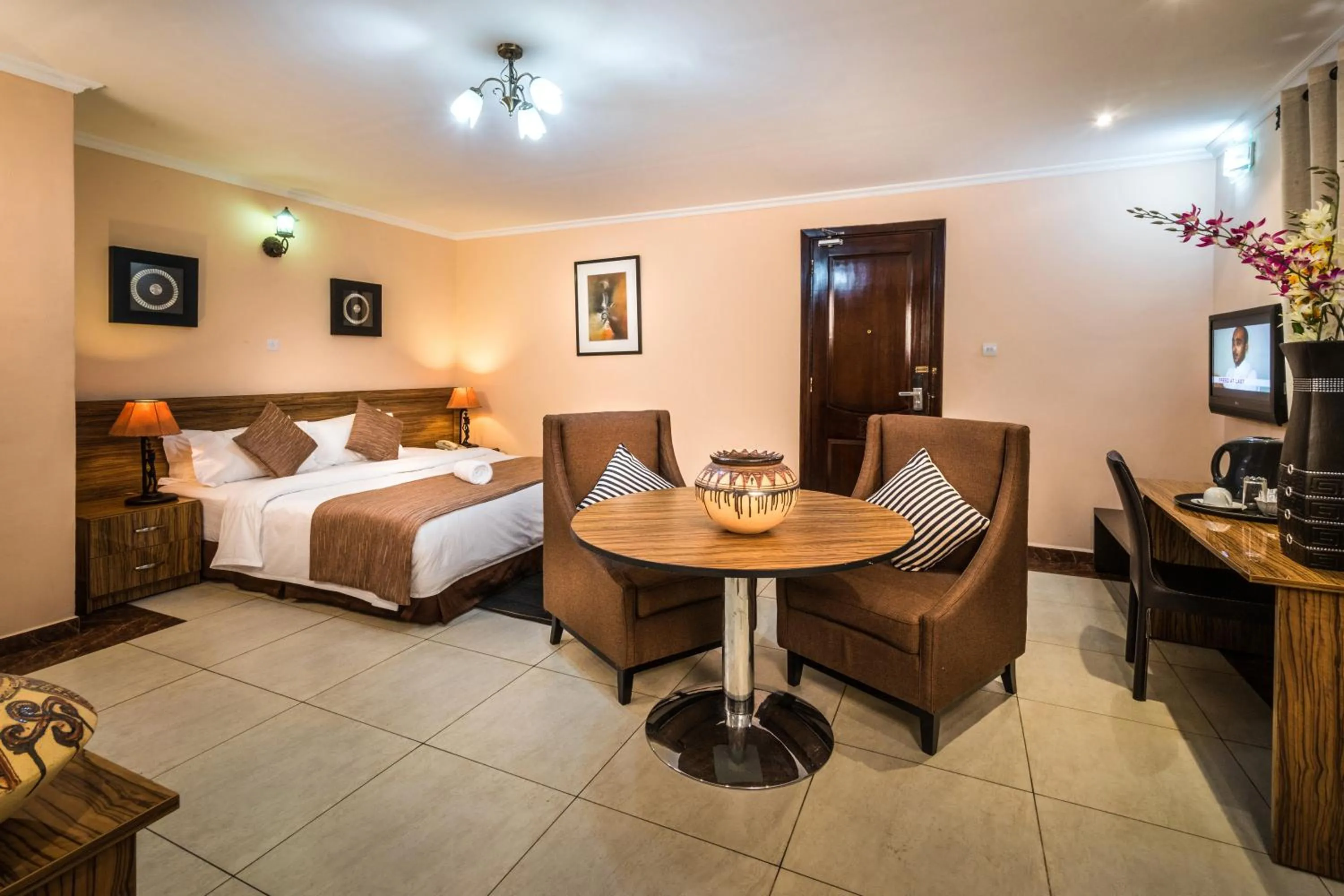 Photo of the whole room, Bed in Midindi Hotel