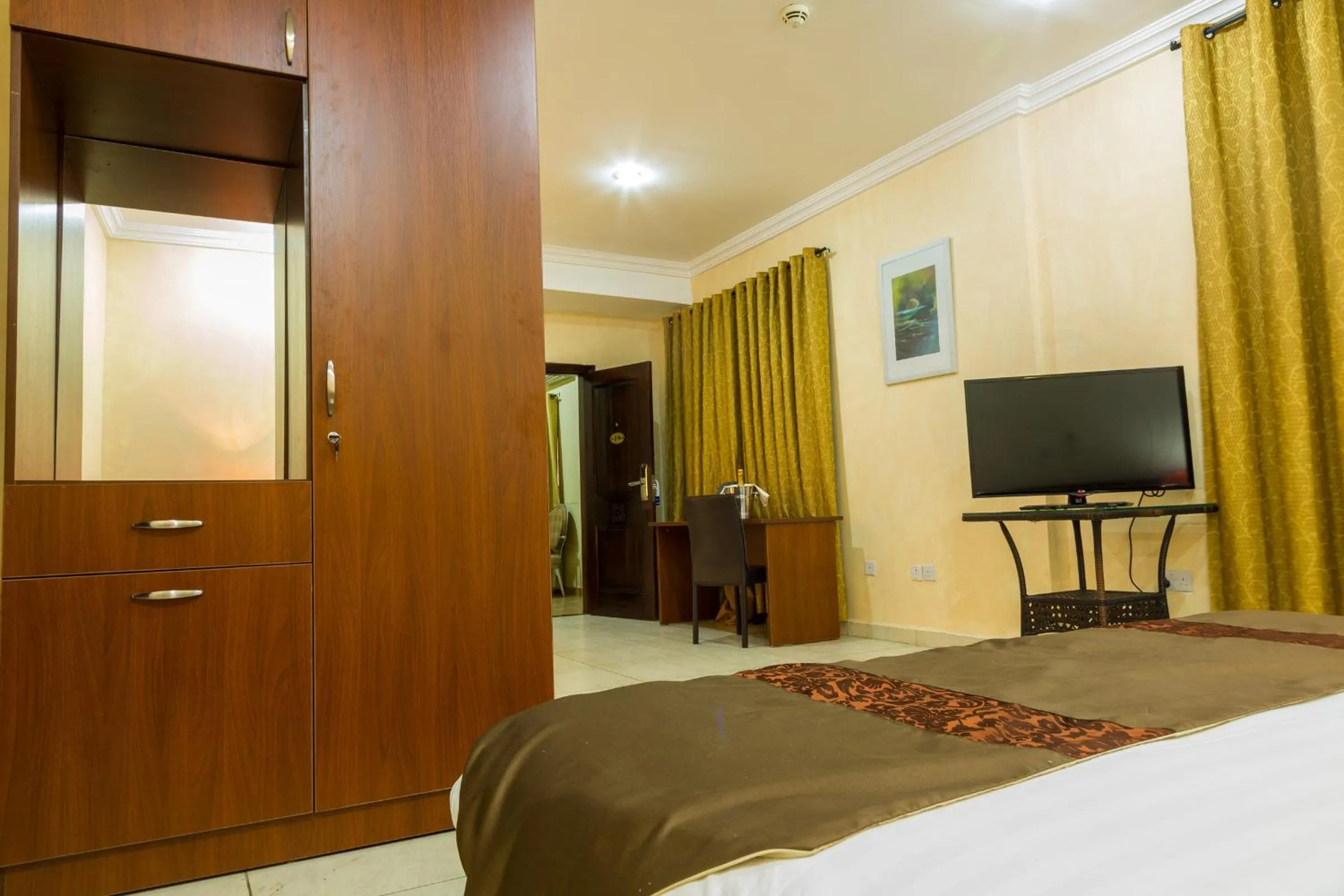 Bedroom, Bed in Midindi Hotel