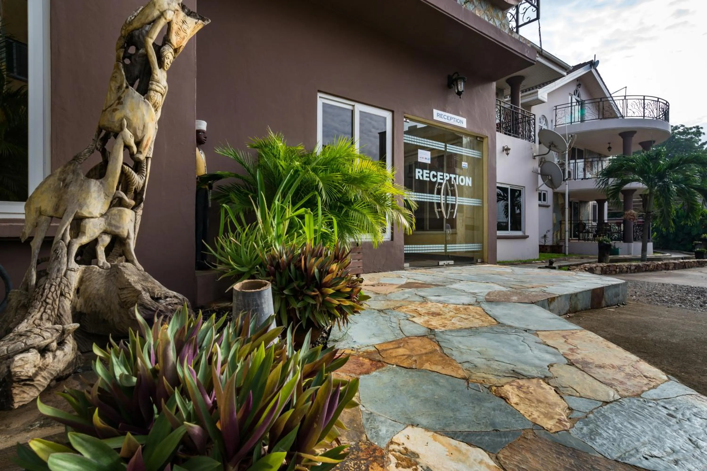 Facade/entrance in Midindi Hotel