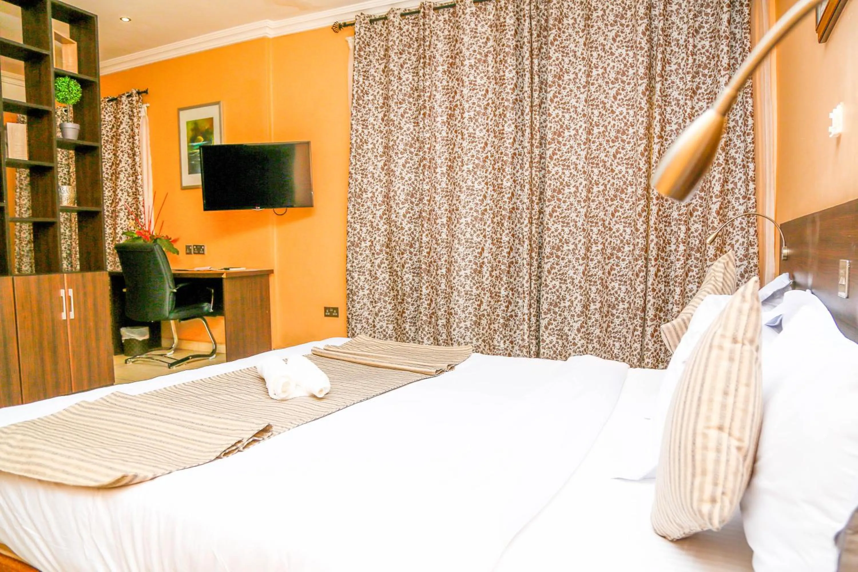 Bed in Midindi Hotel