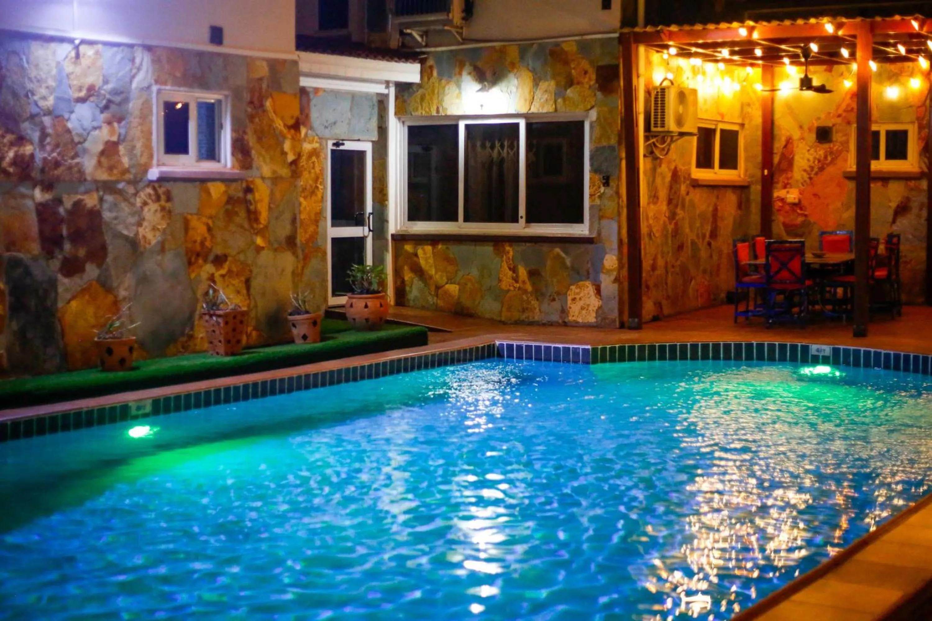 Night in Midindi Hotel