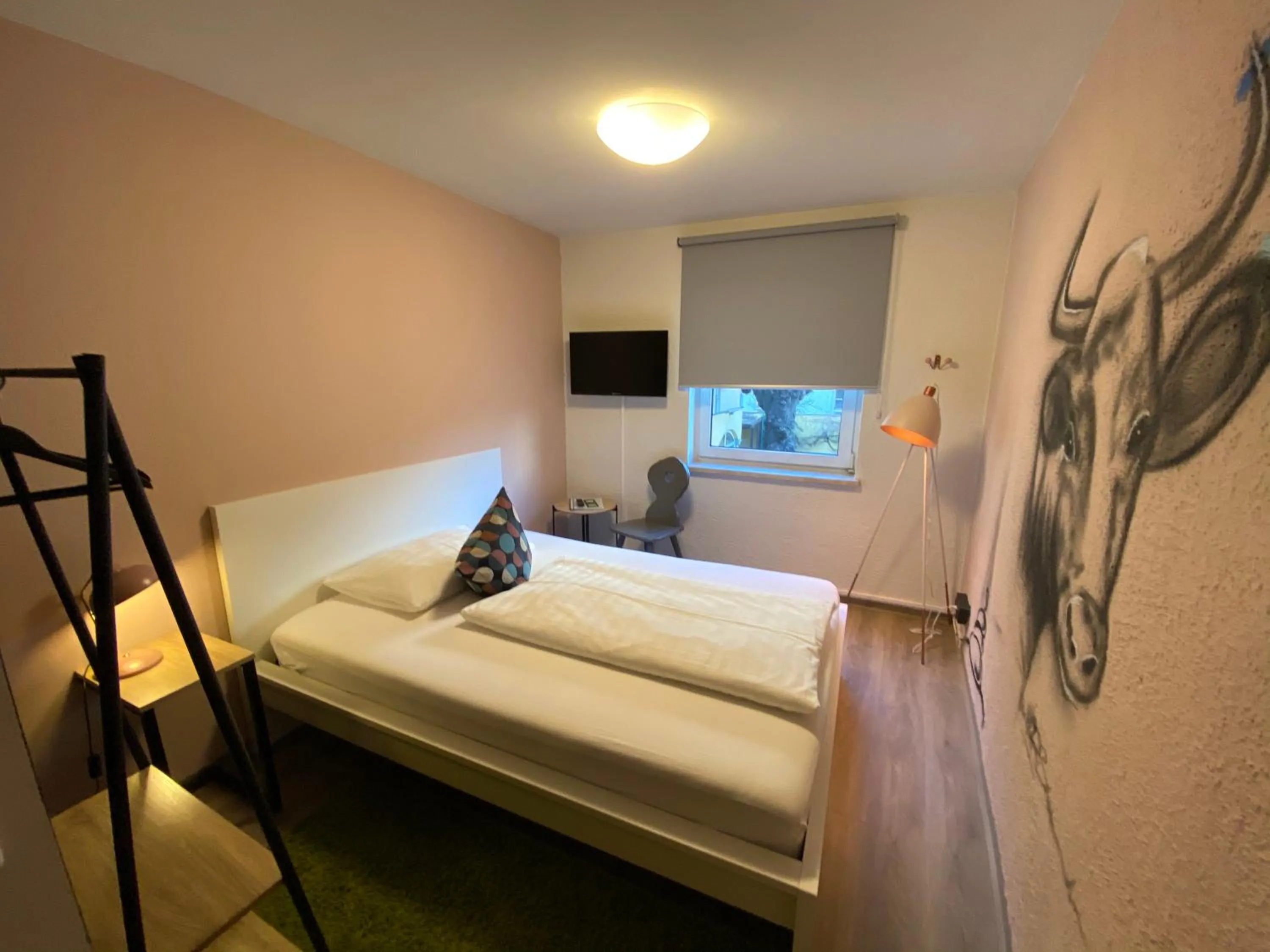 Photo of the whole room, Bed in Mama Muh Self-Check-in