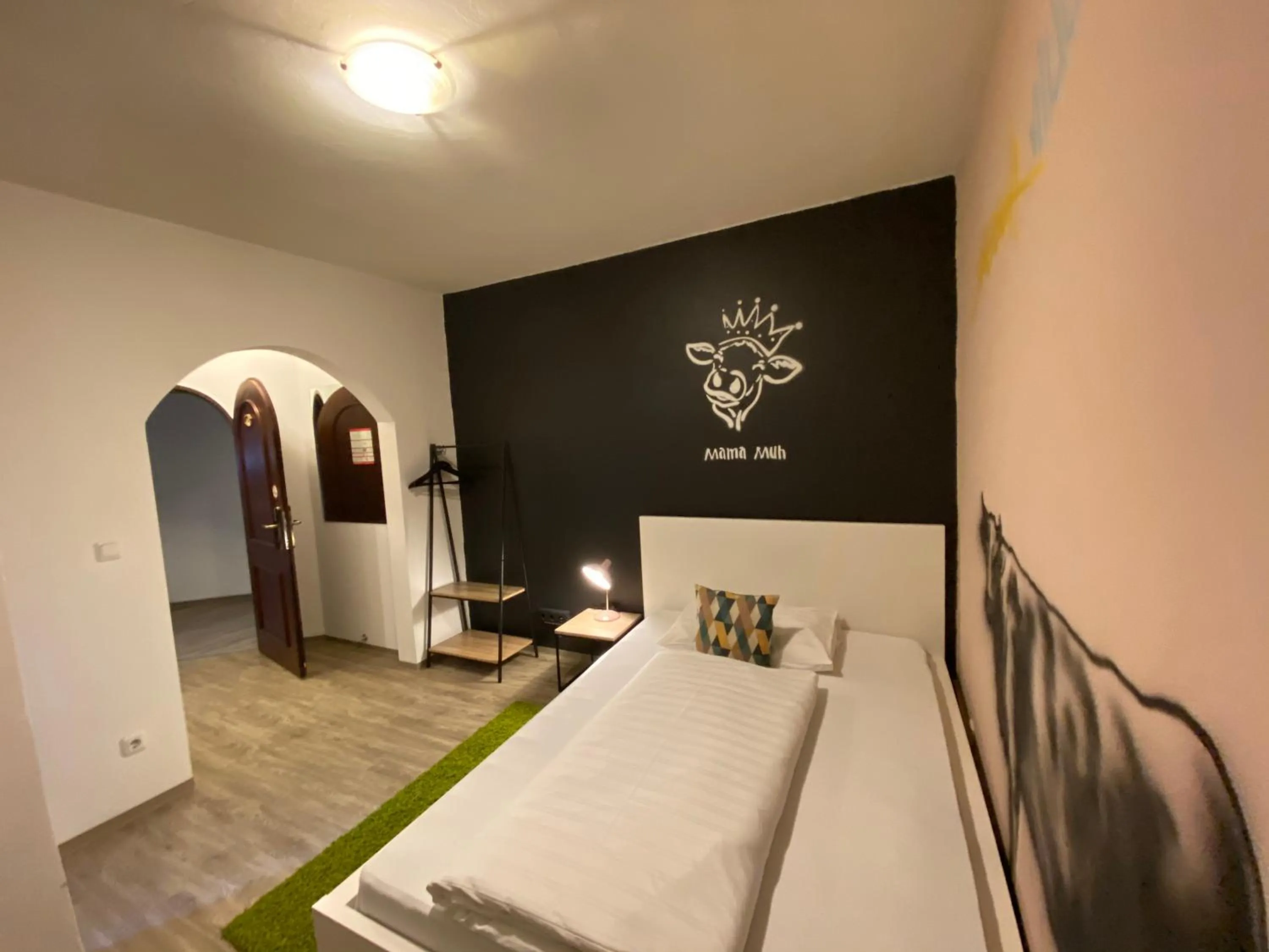 Photo of the whole room, Bed in Mama Muh Self-Check-in