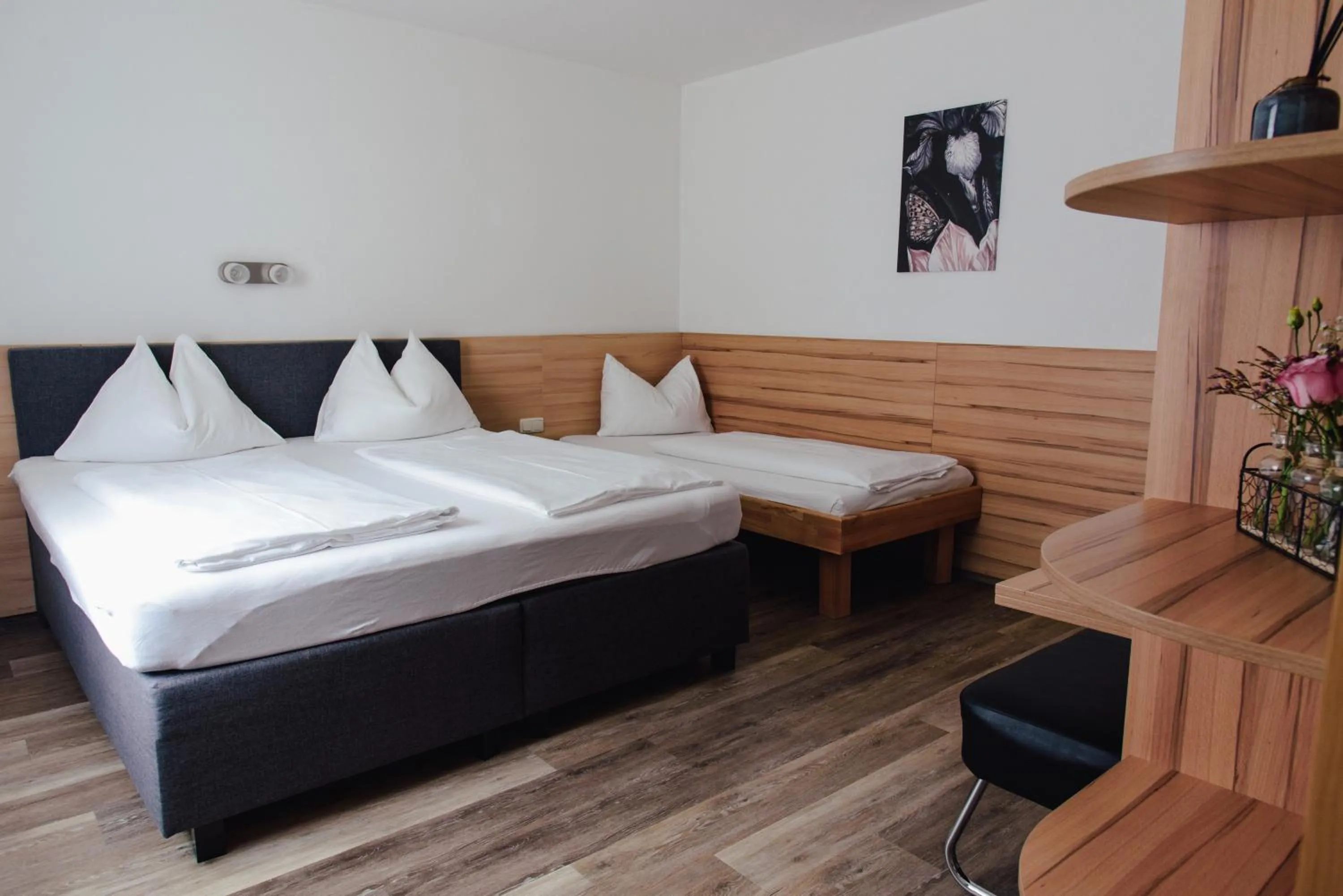 Staff, Bed in Hotel Drei Kreuz - Self Check In