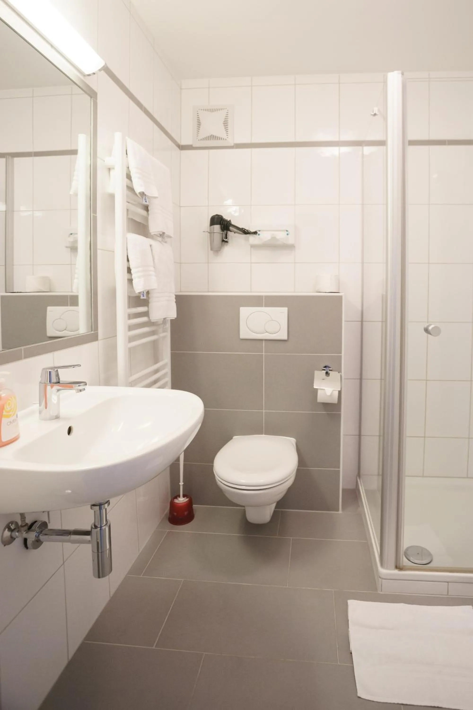 Bathroom in Hotel Drei Kreuz - Self Check In