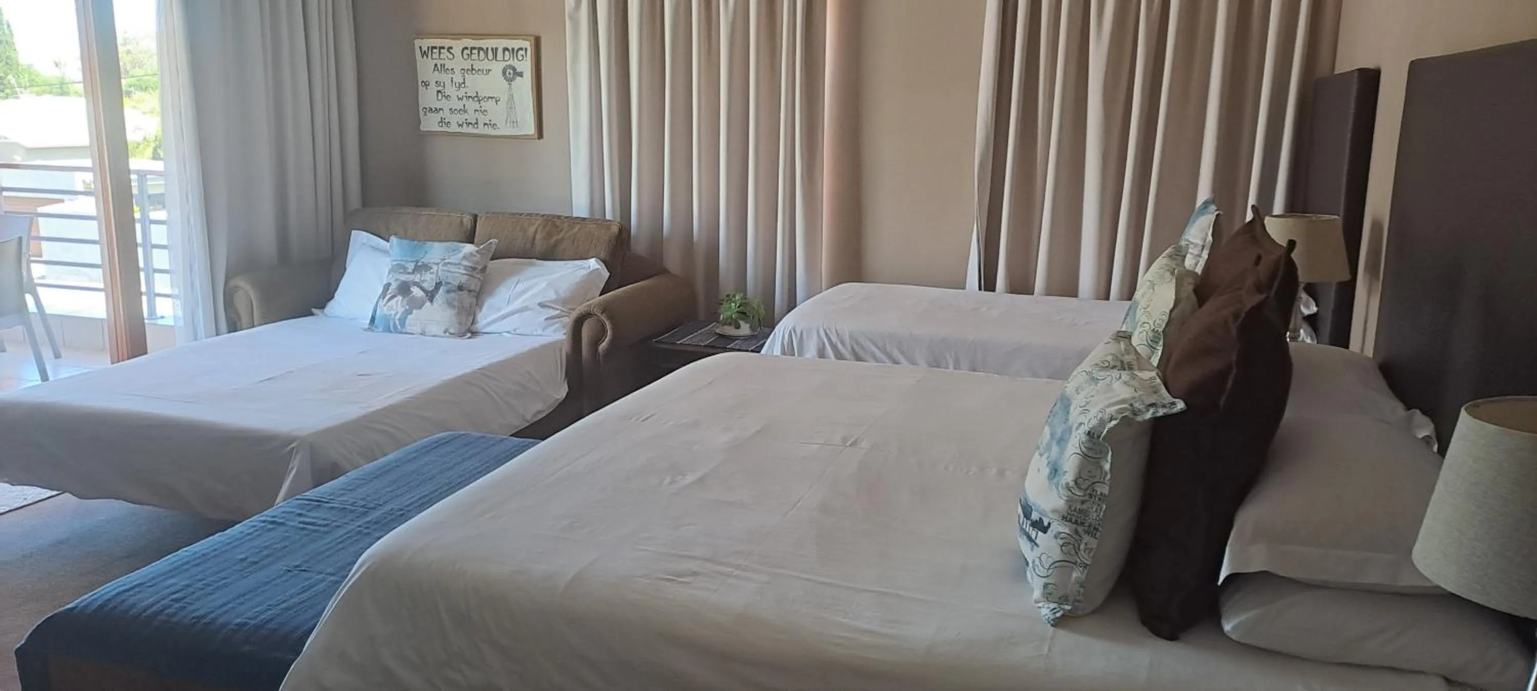 Bed in Karoo Sun Boutique Guest House
