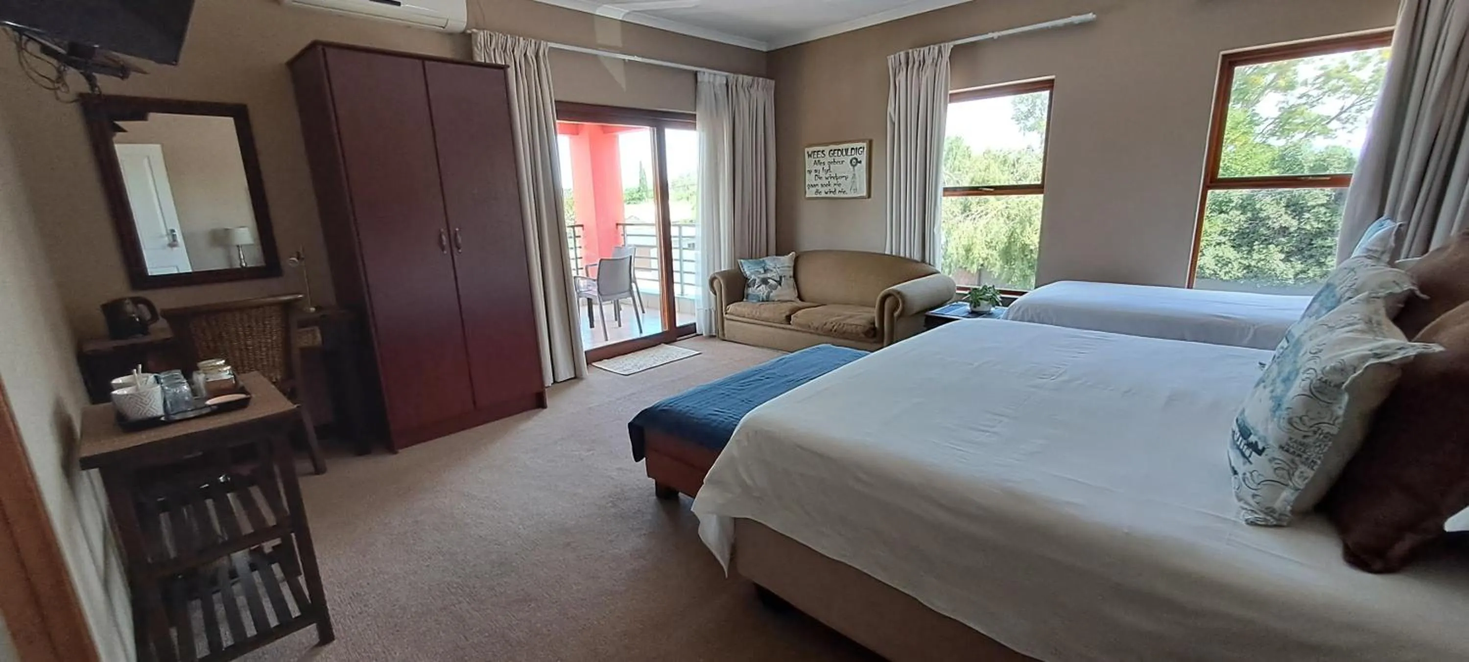 Bed in Karoo Sun Boutique Guest House