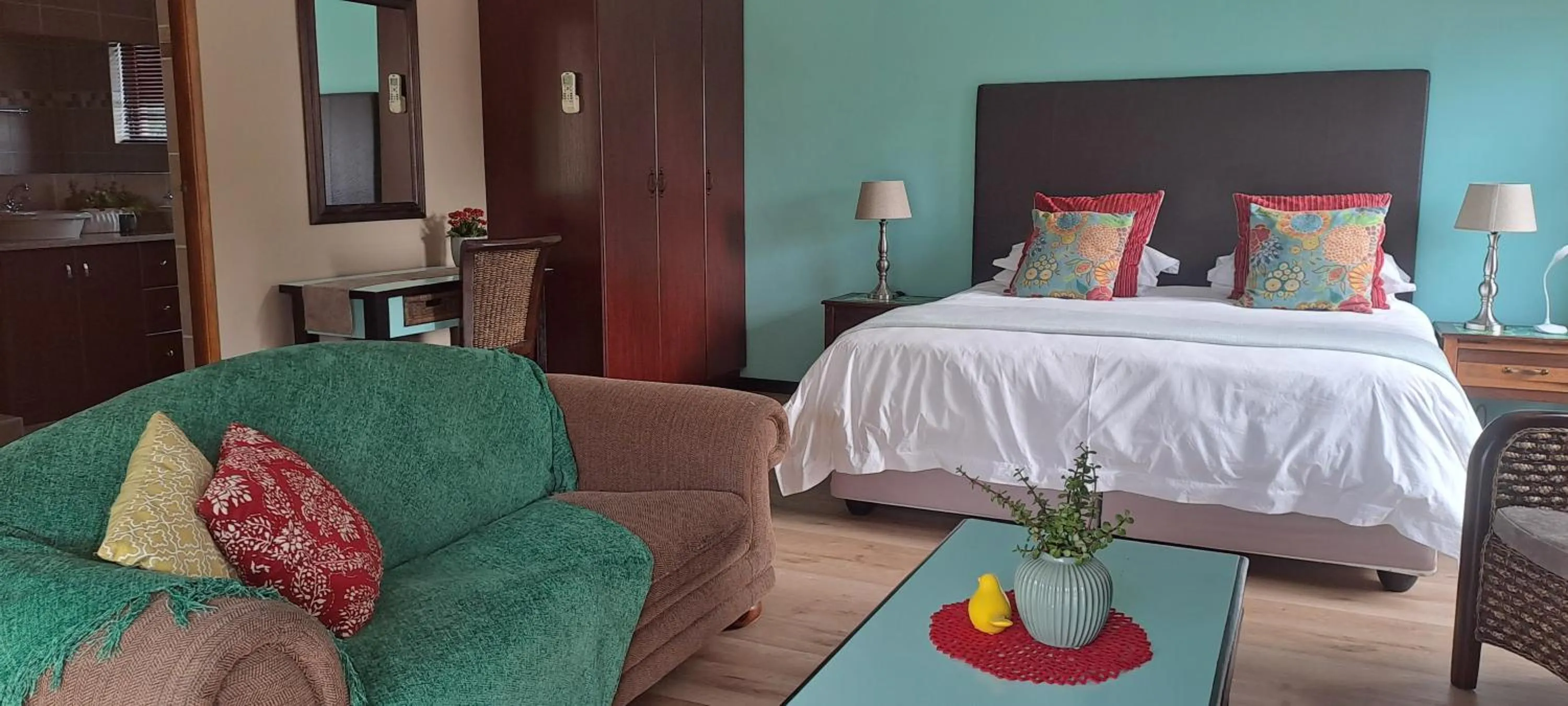 Bed in Karoo Sun Boutique Guest House