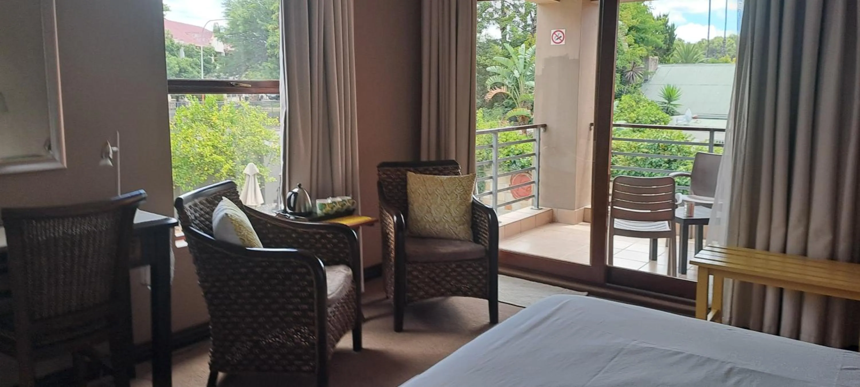 Bed in Karoo Sun Boutique Guest House