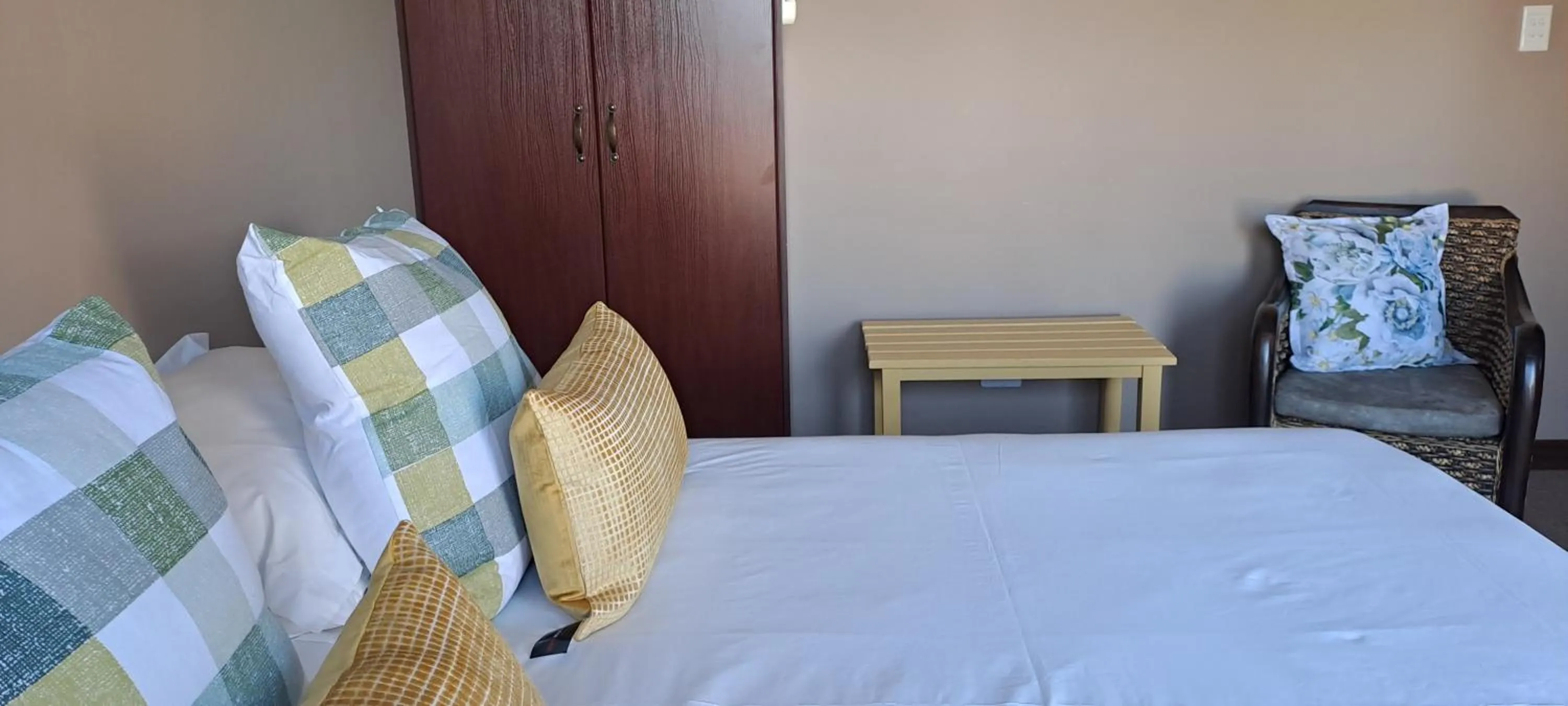 Bed in Karoo Sun Boutique Guest House