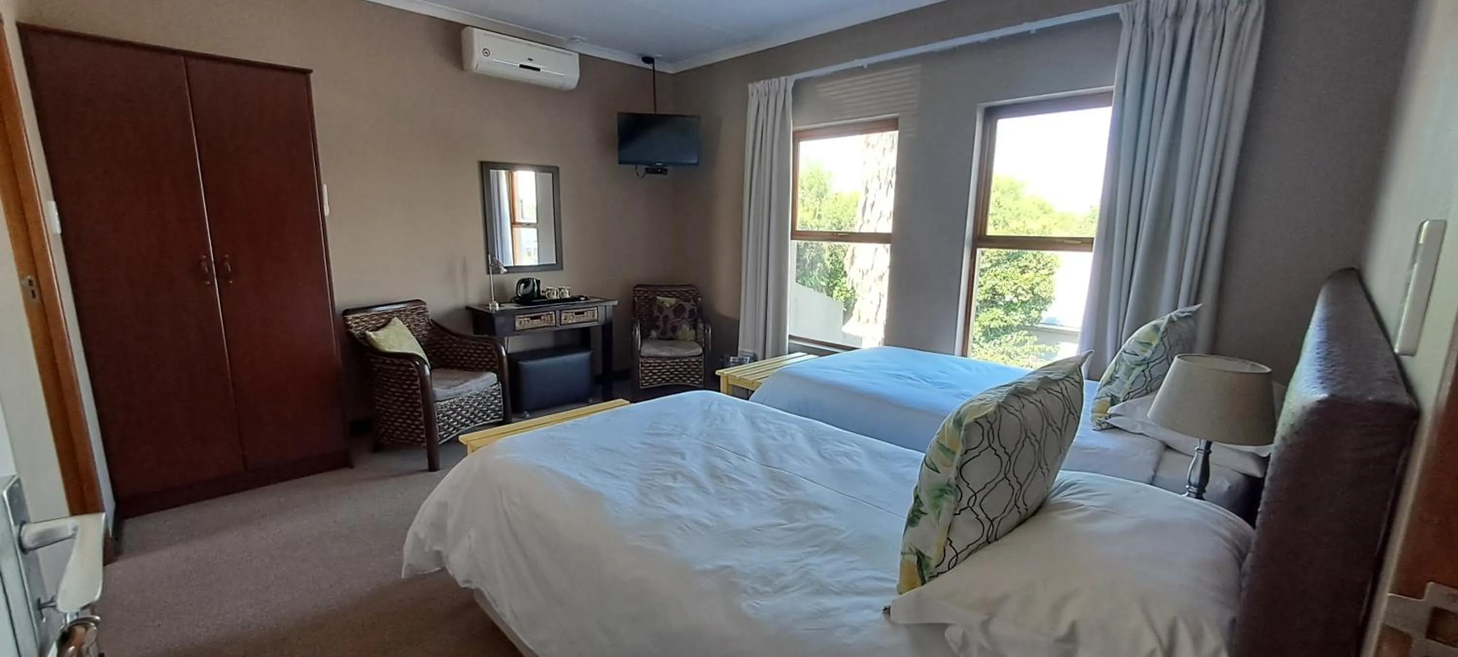 Bed in Karoo Sun Boutique Guest House