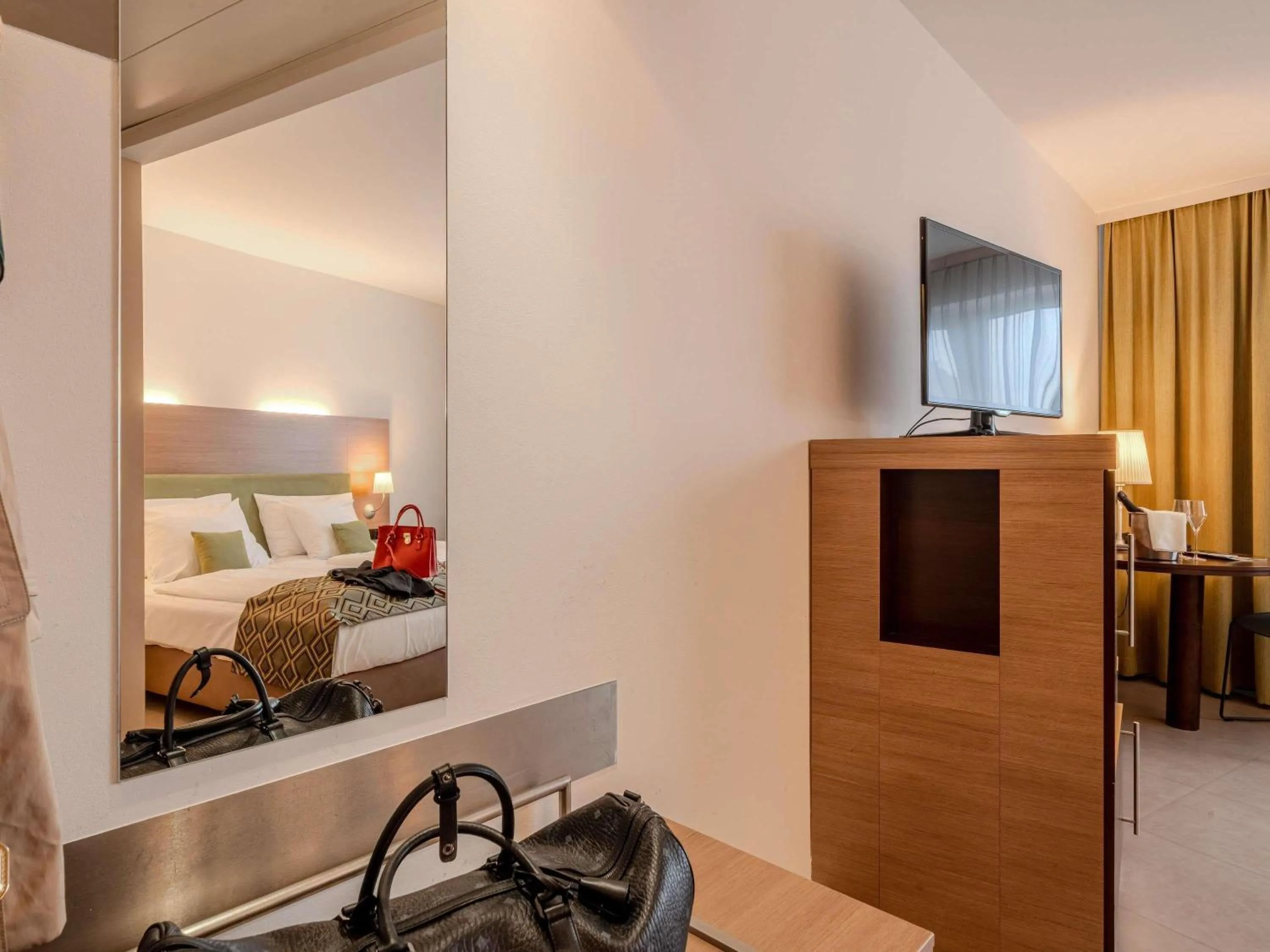 Bedroom, Bed in Hotel Mercure Graz City