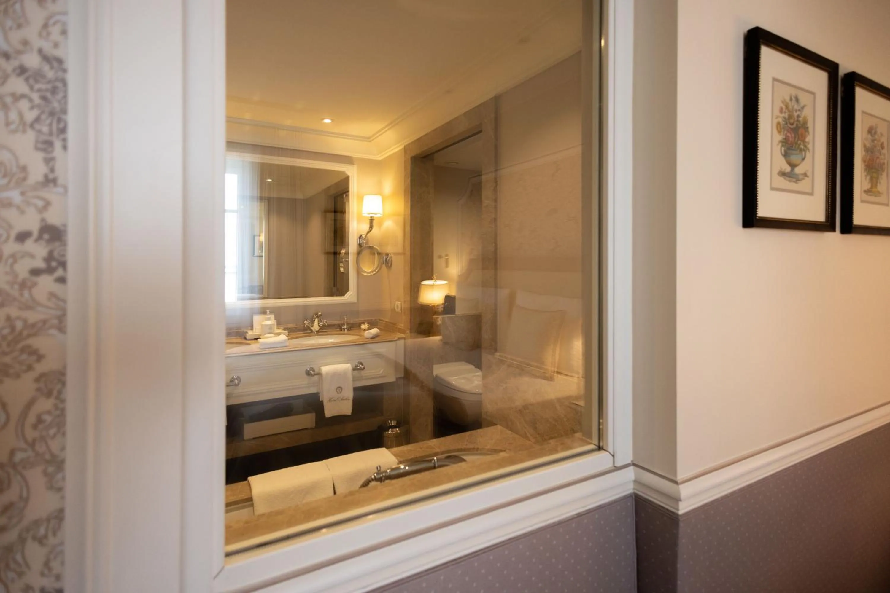 Bathroom, Bed in Hotel Sacher Salzburg