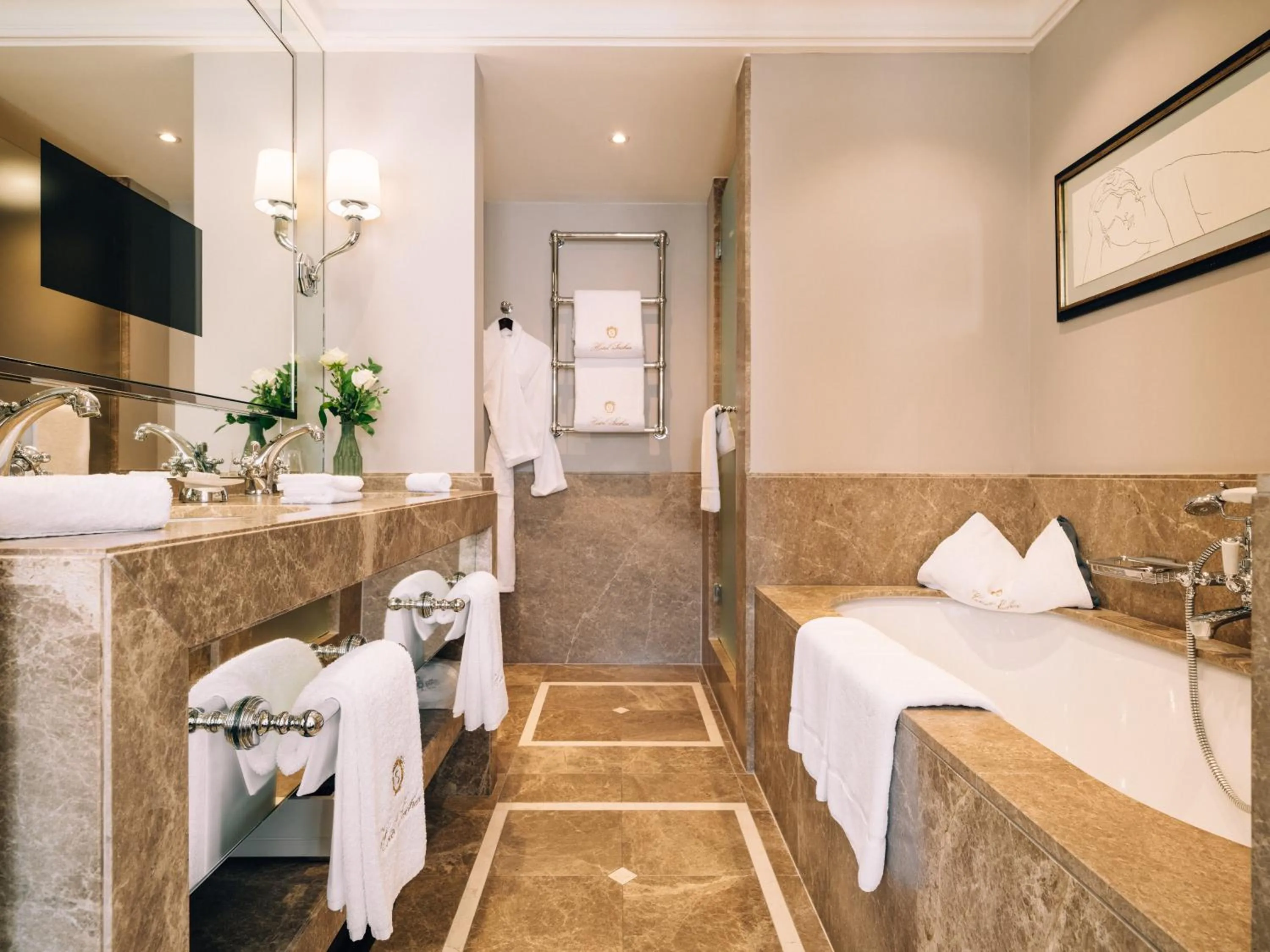 Bathroom, Bed in Hotel Sacher Salzburg