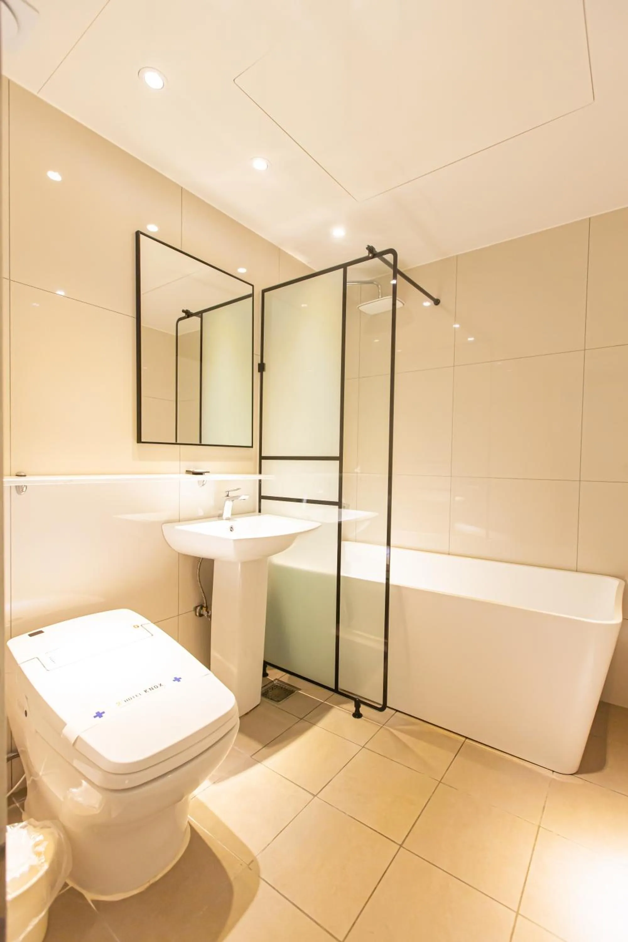 Bathroom in KNox Hotel