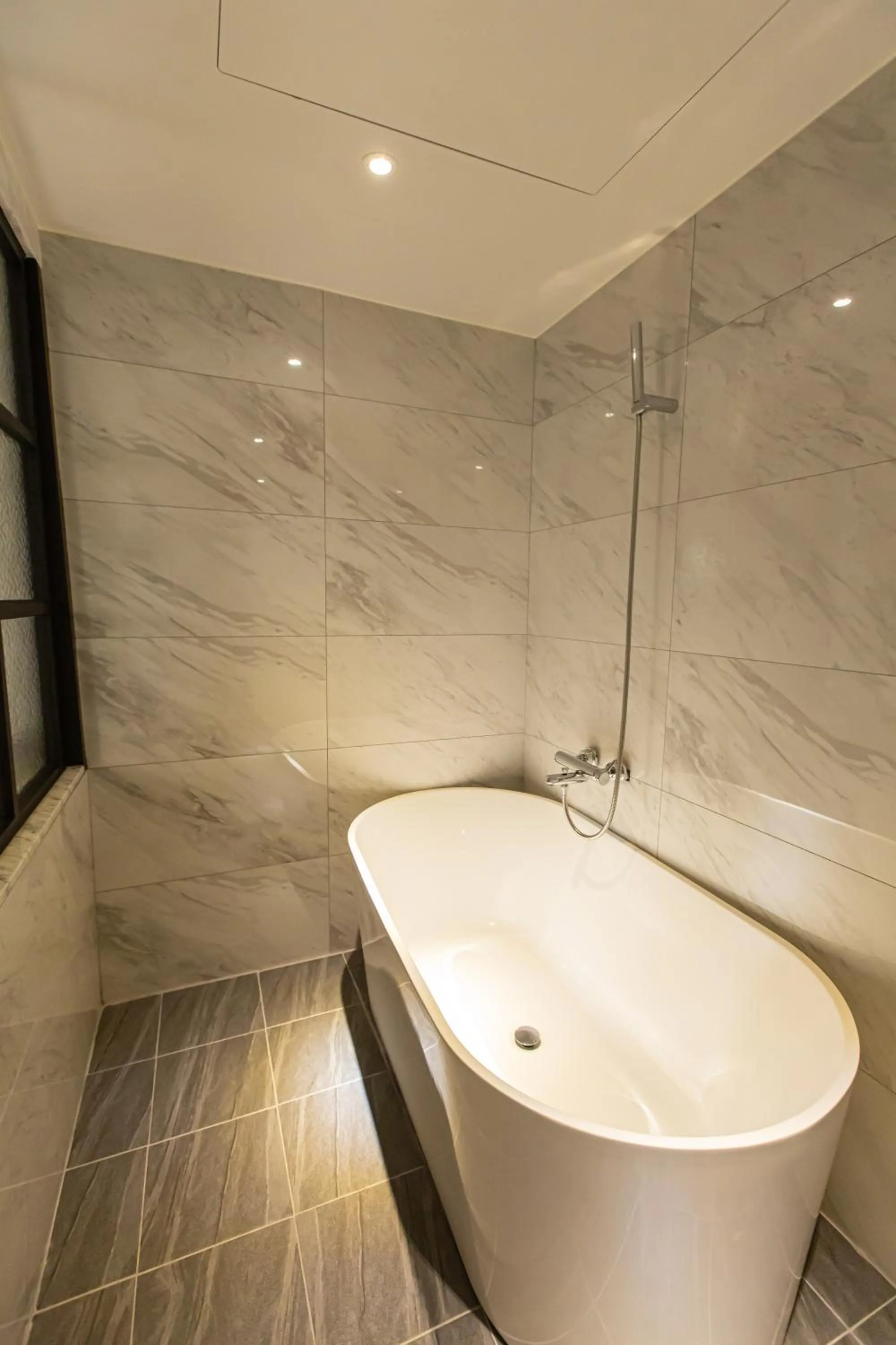 Bathroom in KNox Hotel