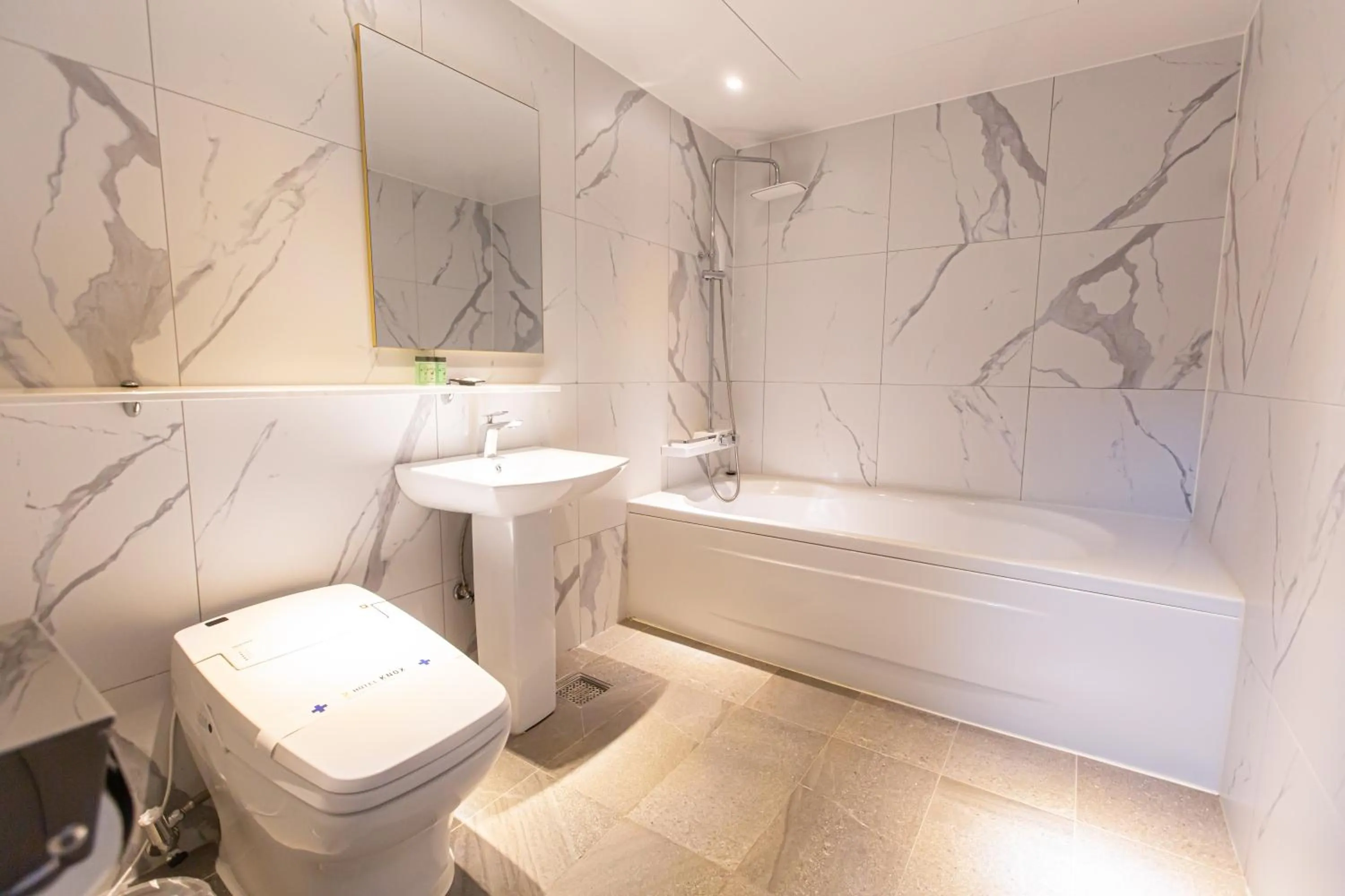 Bathroom in KNox Hotel