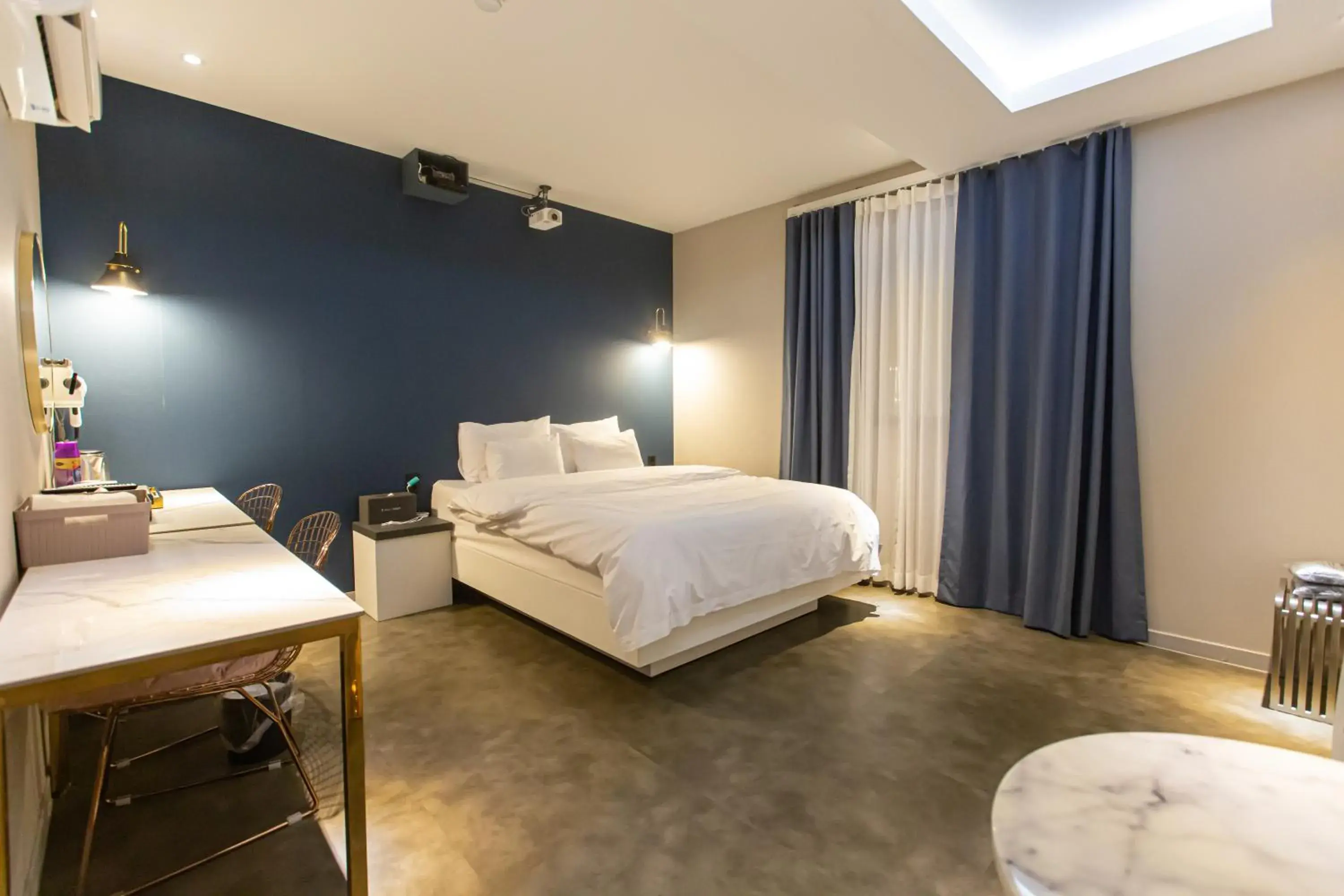 Deluxe Double Studio in KNox Hotel Deluxe Double Studio in KNox Hotel