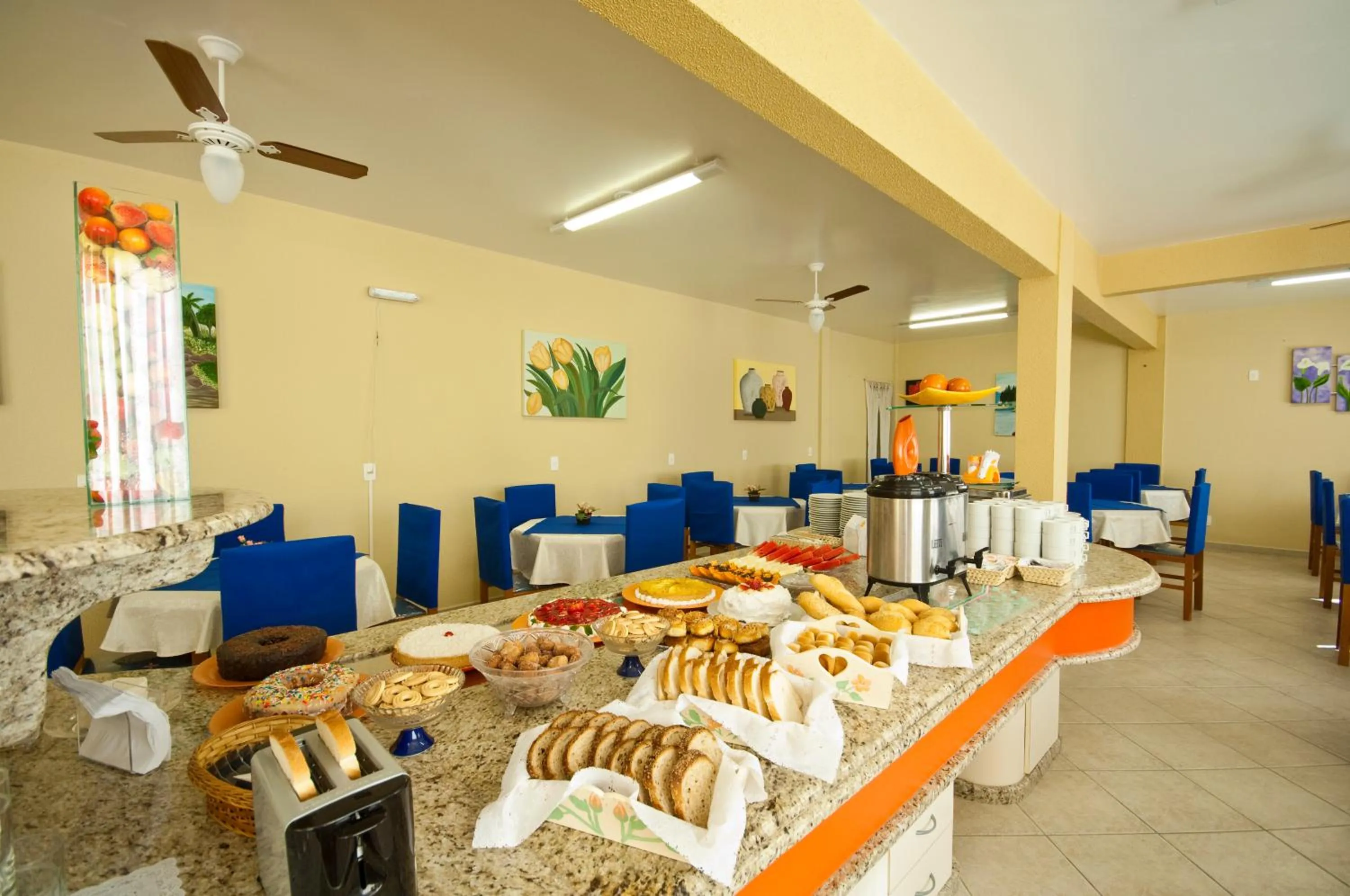 Buffet breakfast in Pousada Vale Del Sol