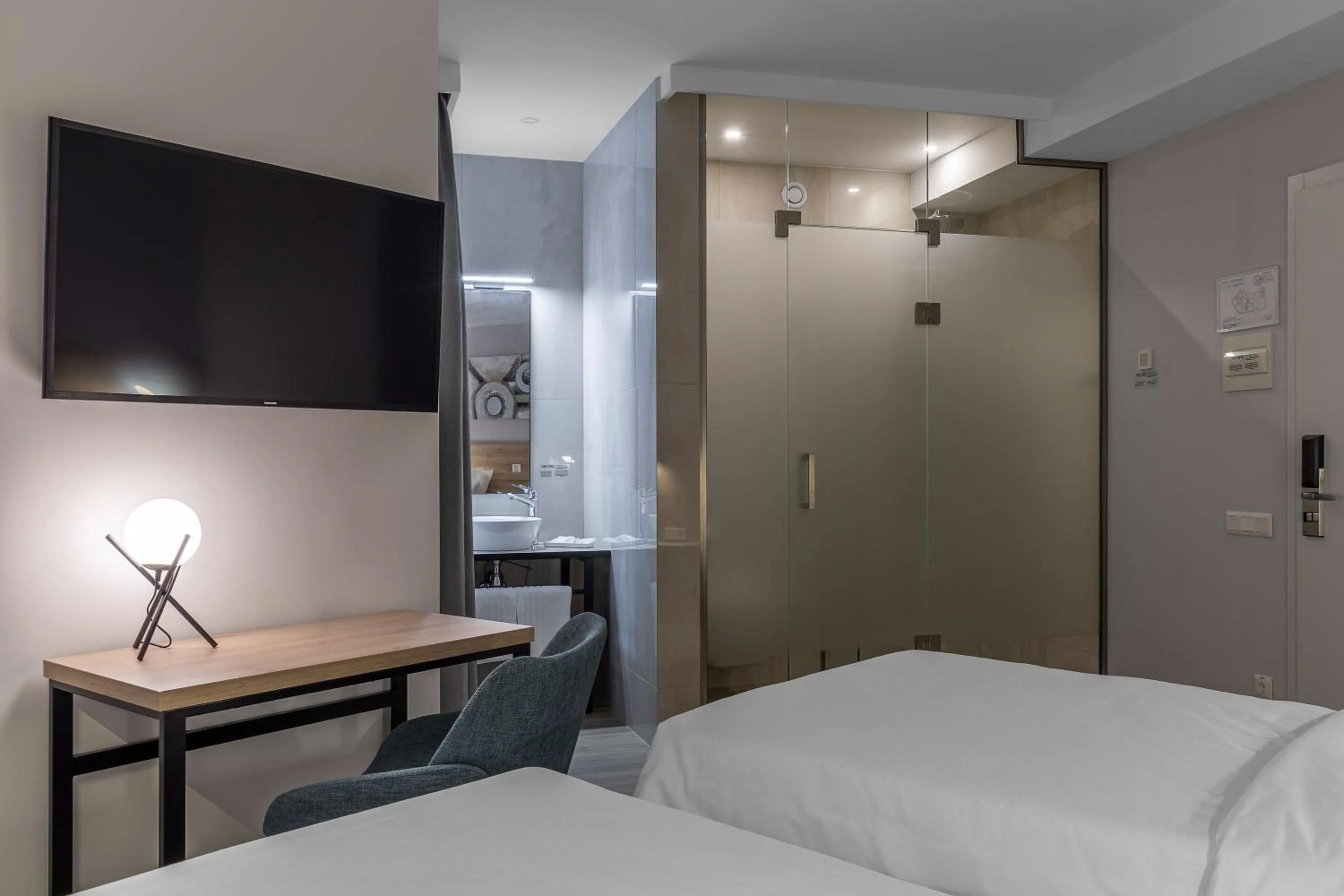 Bed in KONTRAKT Boutique Hotel