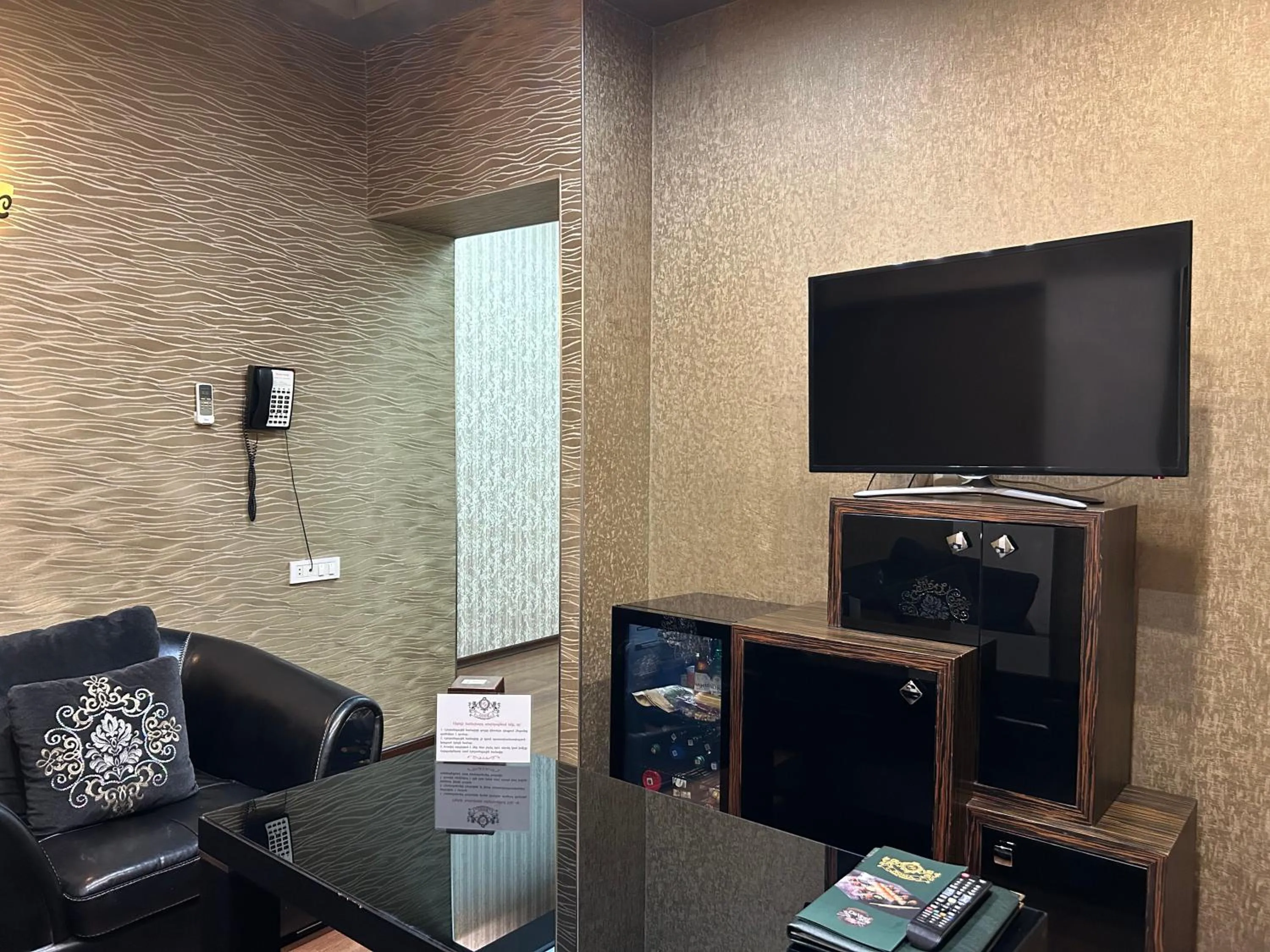 TV and multimedia in Hotel Roma & Tours