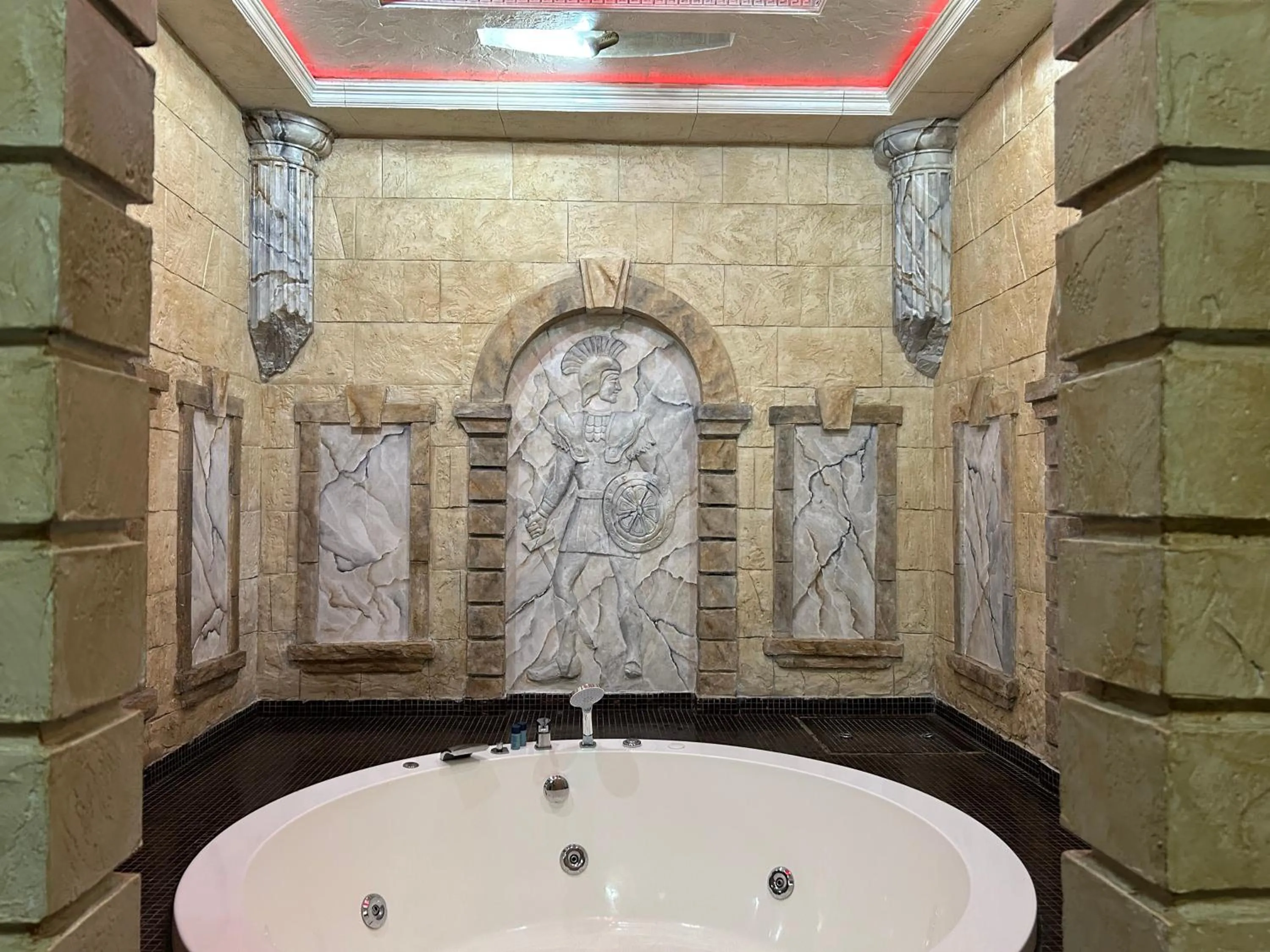 Hot Tub in Hotel Roma & Tours